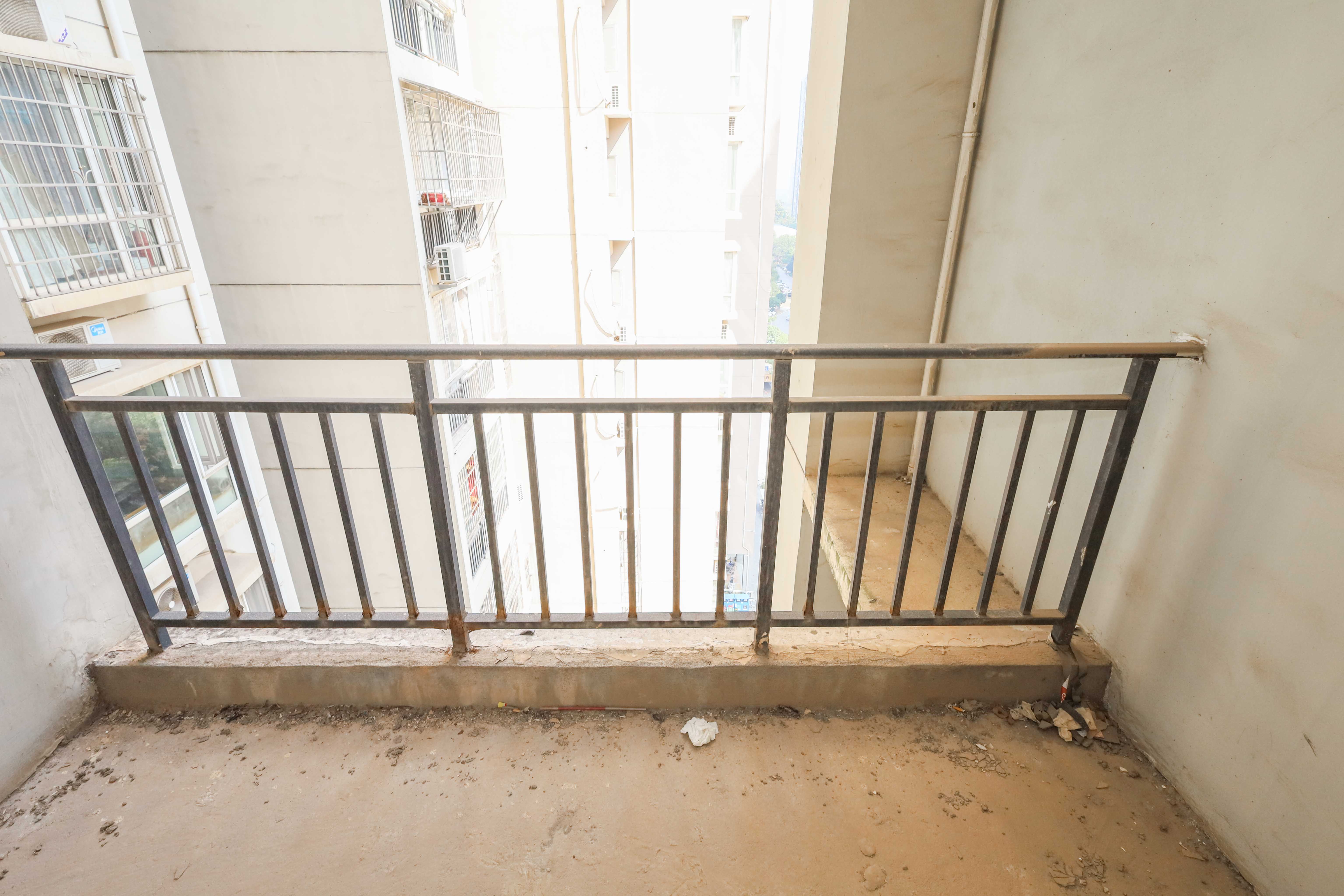 中房F联邦  3室2厅2卫    78.0万 中房F联邦  3室2厅2卫    78.0万阳台