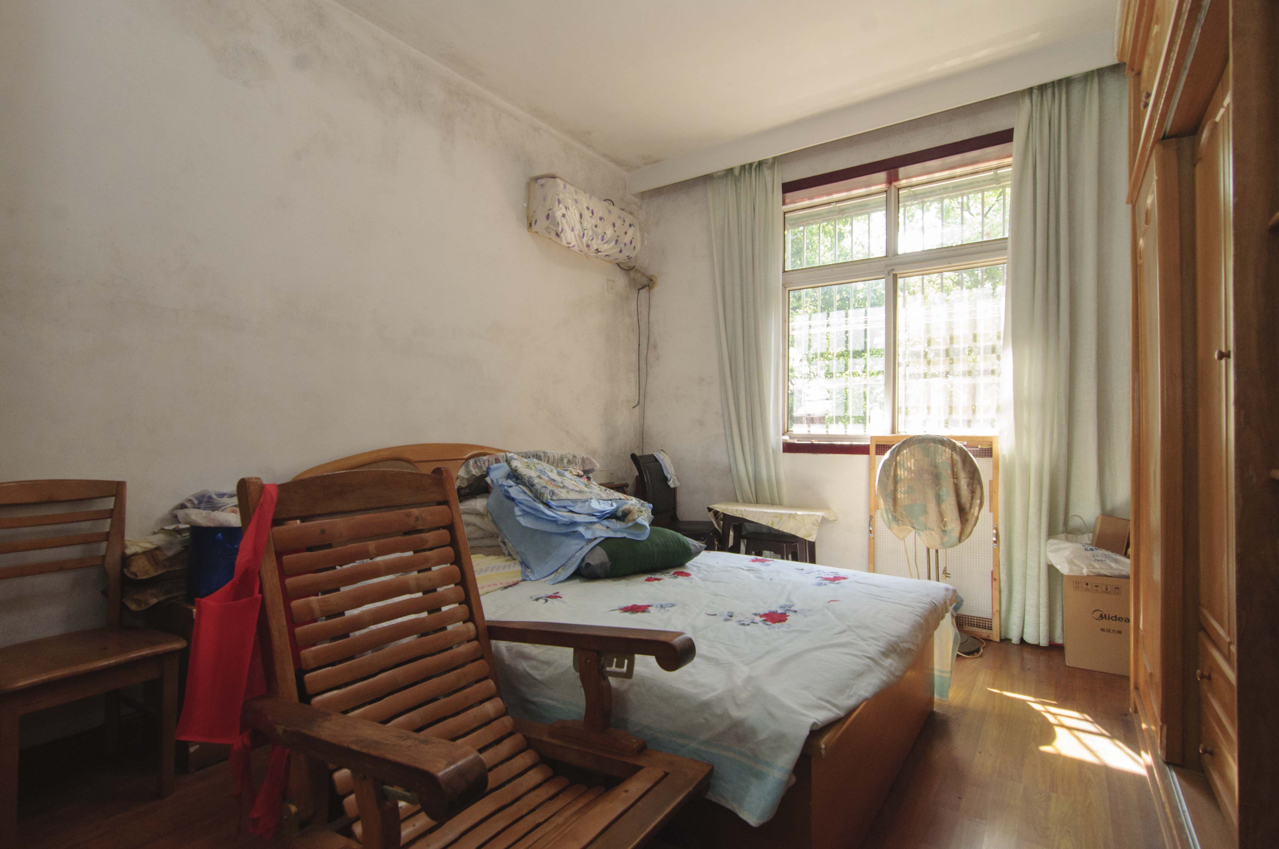 湖南石油化學(xué)工業(yè)局小區(qū)（侯家塘化工廳）  3室2廳1衛(wèi)    56.5萬臥室