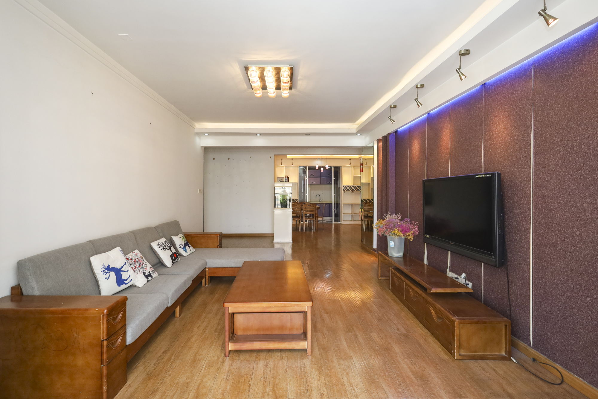 风华四季园  3室2厅2卫    129.0万客厅