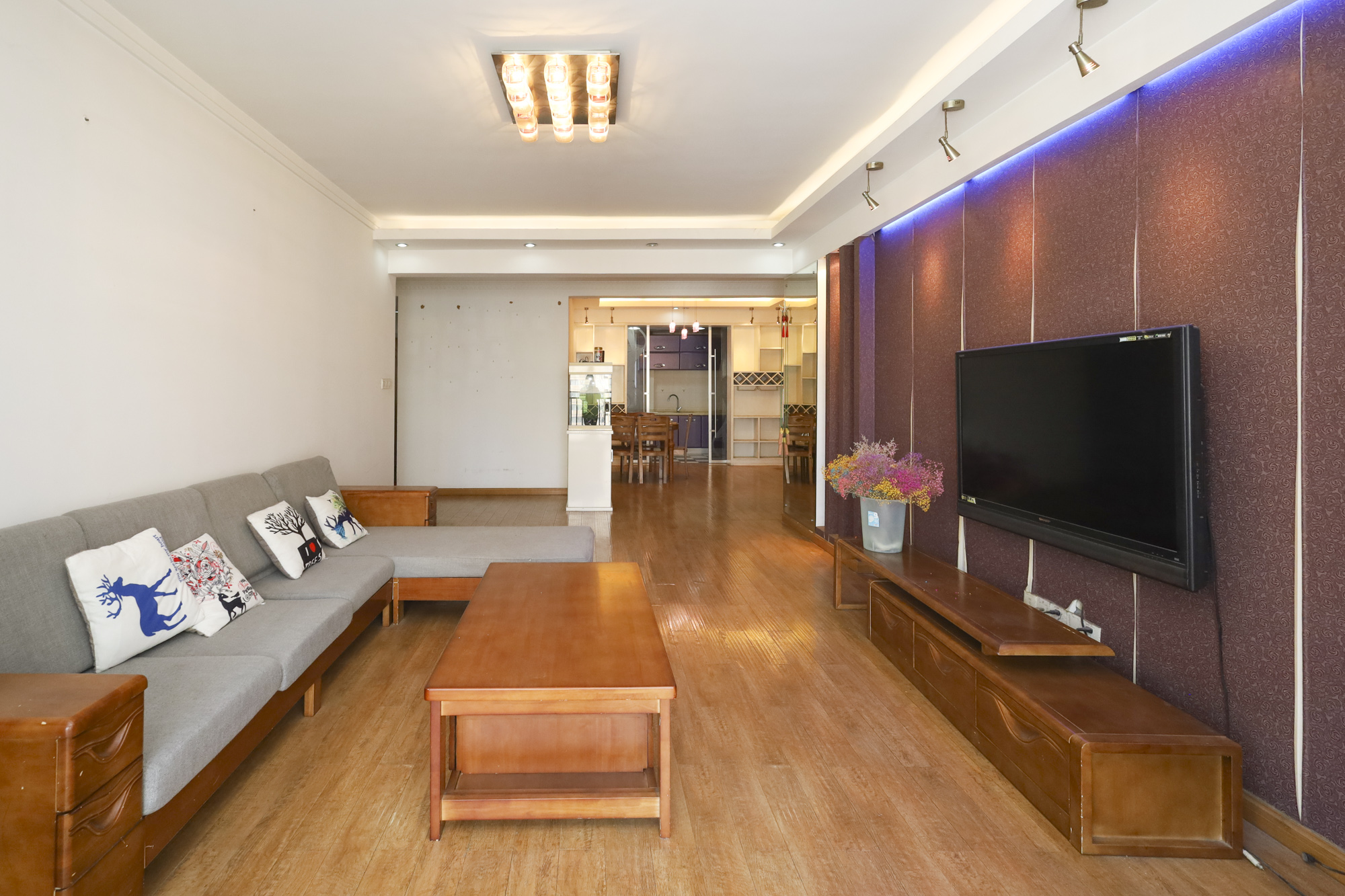 风华四季园  3室2厅2卫    129.0万客厅