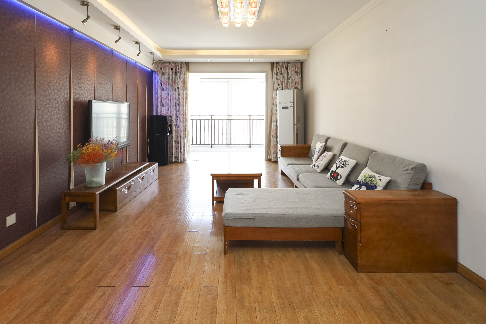 风华四季园  3室2厅2卫    129.0万客厅