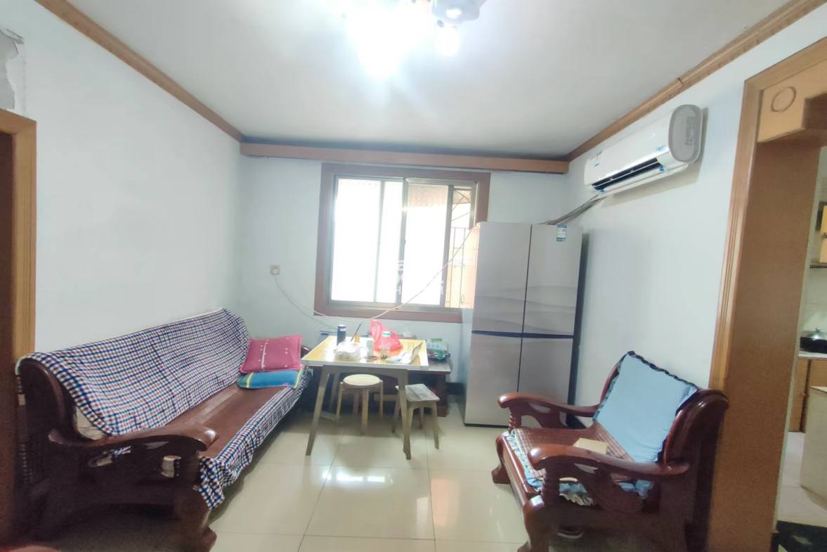 新坡塘小区 2室1厅1卫 30.0万 新坡塘小区 2室1厅1卫 30.0万客厅