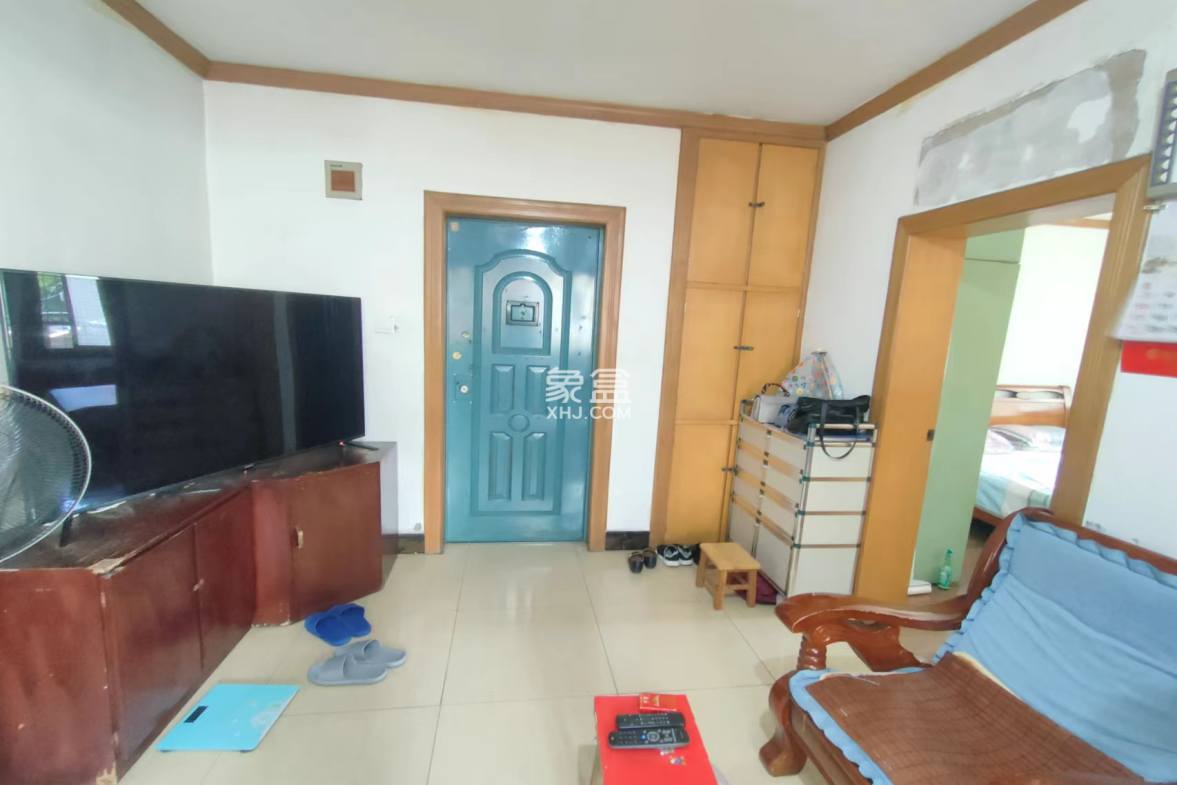 新坡塘小区 2室1厅1卫 30.0万 新坡塘小区 2室1厅1卫 30.0万客厅