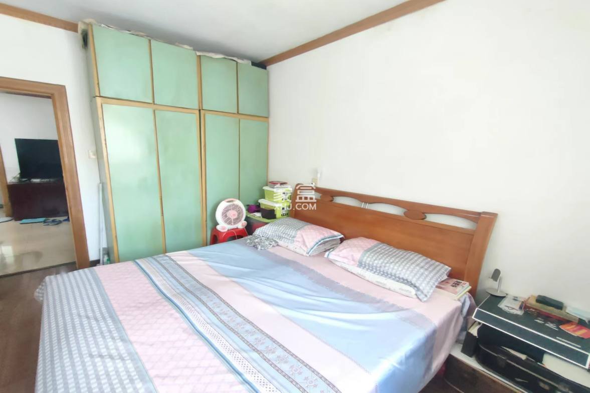 新坡塘小区 2室1厅1卫 30.0万 新坡塘小区 2室1厅1卫 30.0万客厅