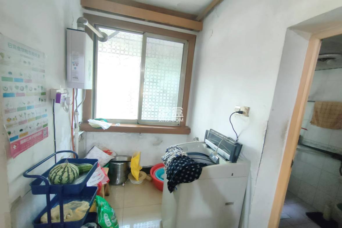 新坡塘小区 2室1厅1卫 30.0万 新坡塘小区 2室1厅1卫 30.0万客厅