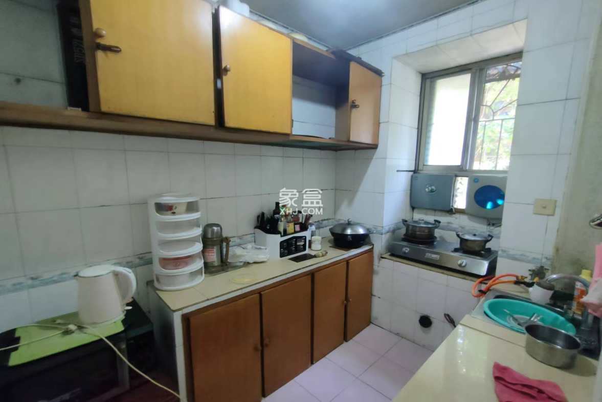 新坡塘小区 2室1厅1卫 30.0万 新坡塘小区 2室1厅1卫 30.0万客厅