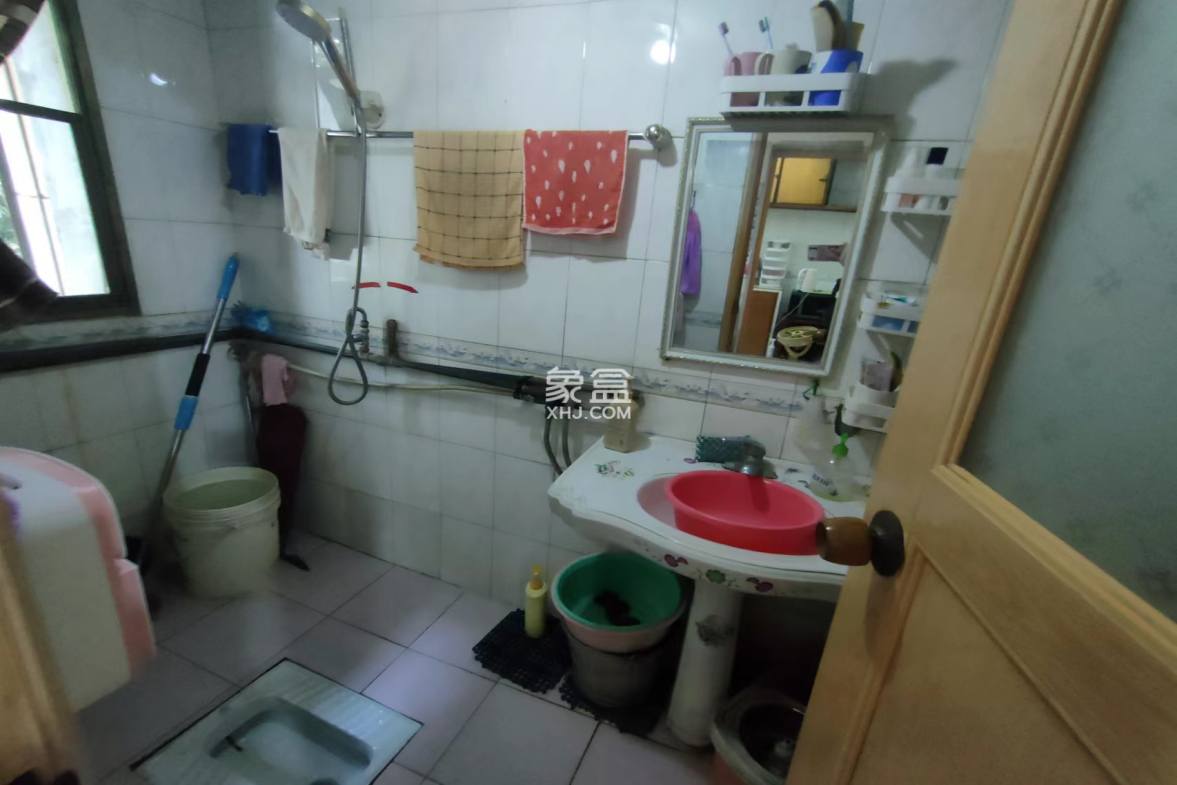 新坡塘小区 2室1厅1卫 30.0万 新坡塘小区 2室1厅1卫 30.0万客厅