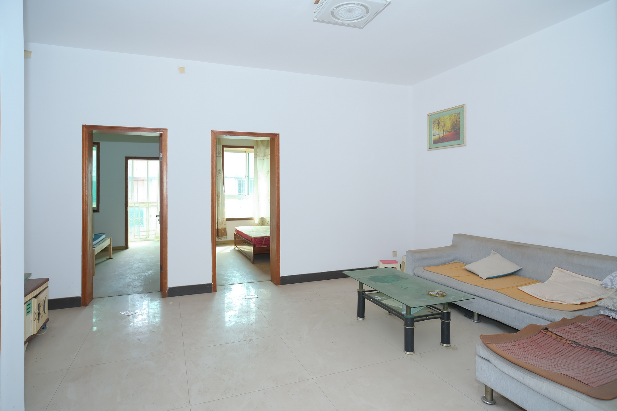 中南汽车世界  2室2厅2卫    31.0万 中南汽车世界  2室2厅2卫    31.0万客厅