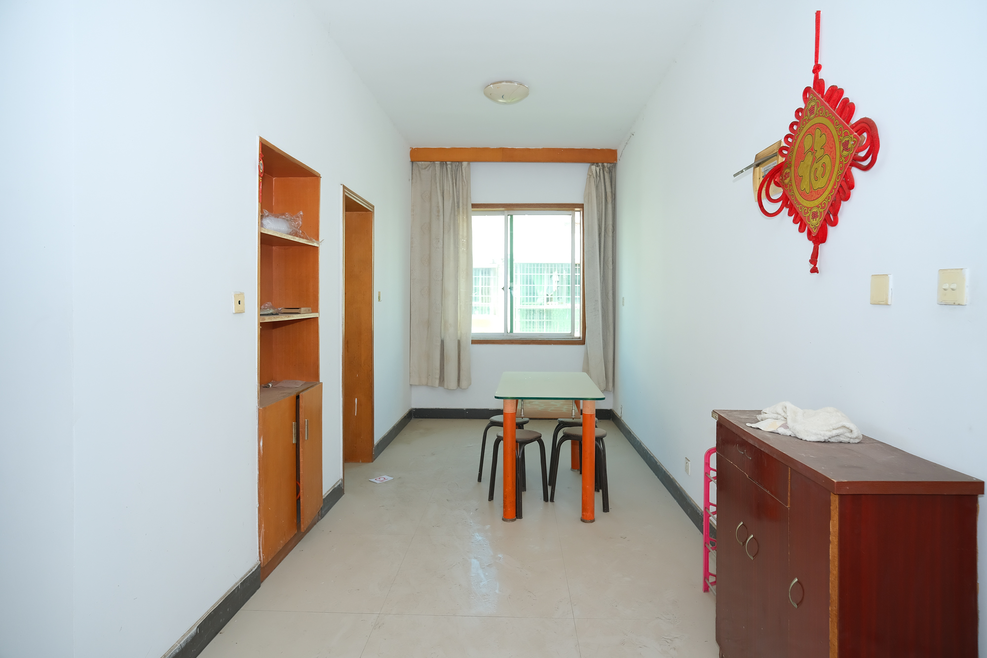 中南汽车世界  2室2厅2卫    31.0万 中南汽车世界  2室2厅2卫    31.0万客厅