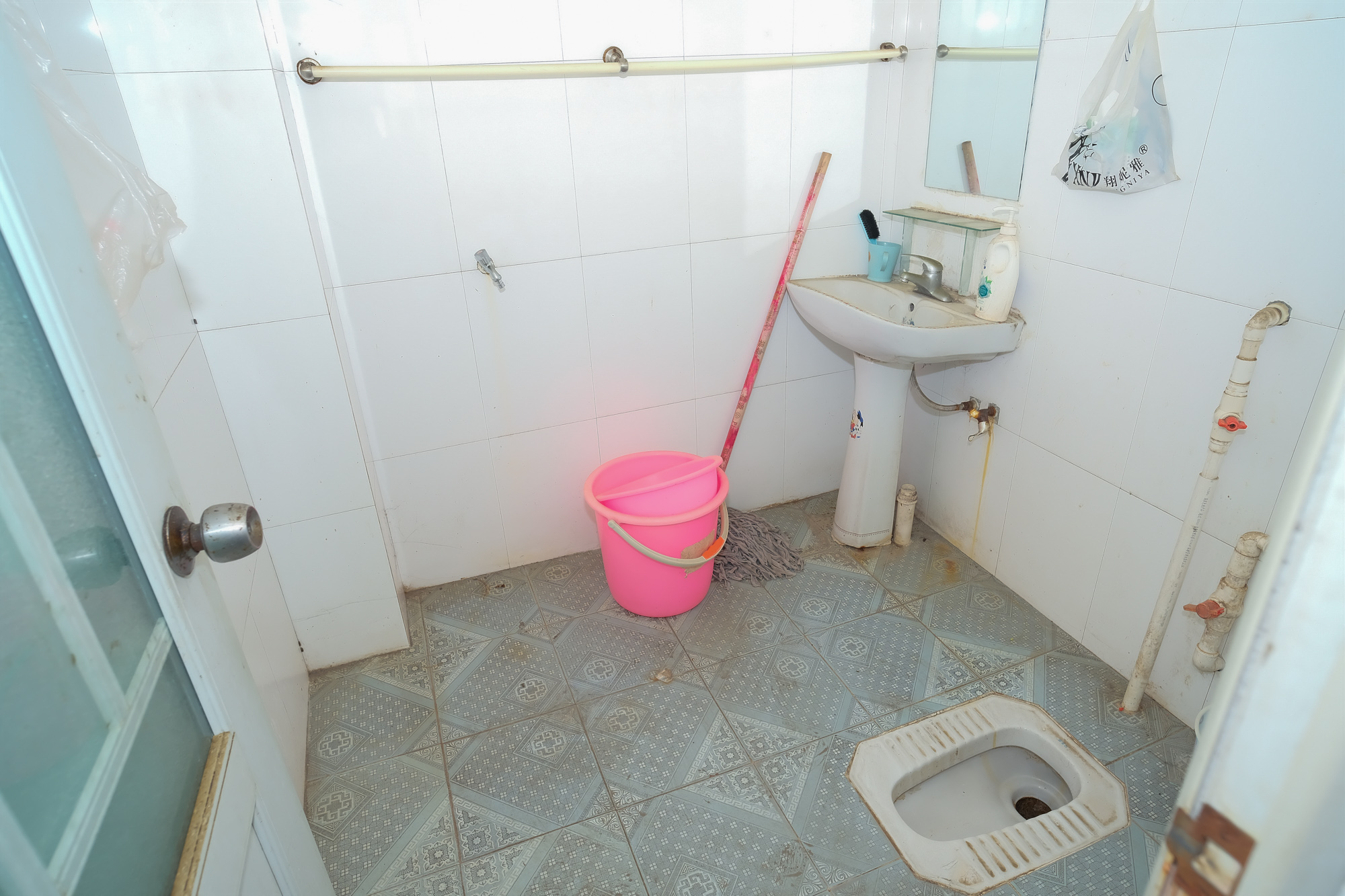 中南汽车世界  2室2厅2卫    31.0万 中南汽车世界  2室2厅2卫    31.0万卫生间