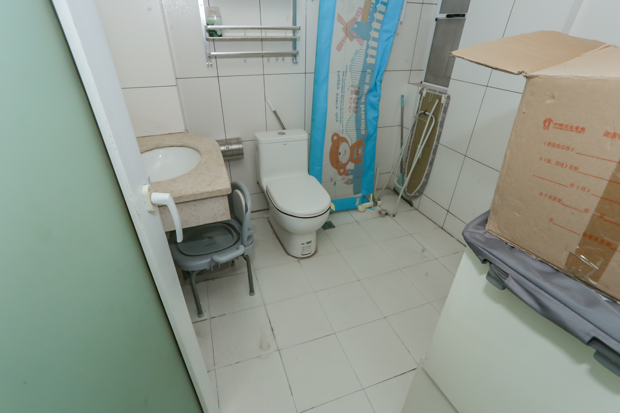 长房西郡  4室2厅2卫   105.00万卫生间