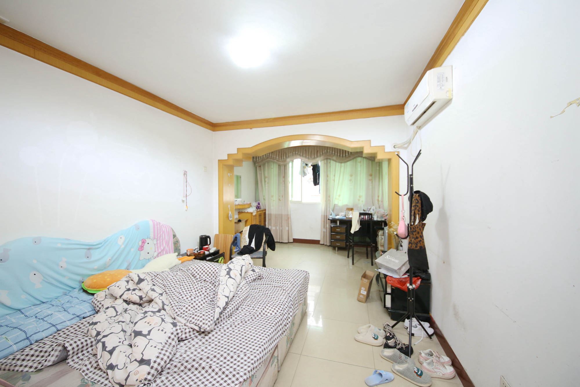 人民新村  3室2厅1卫   90.00万卧室