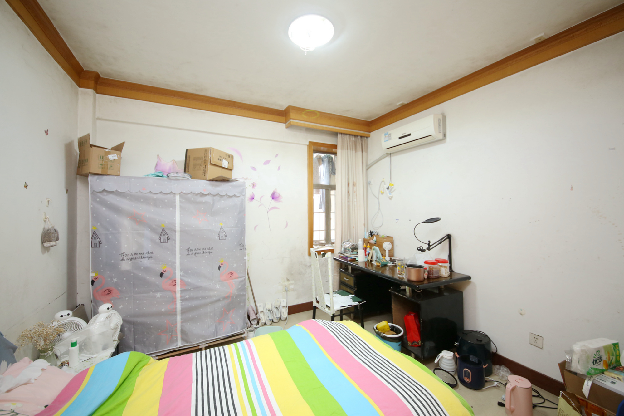人民新村  3室2厅1卫   90.00万卧室