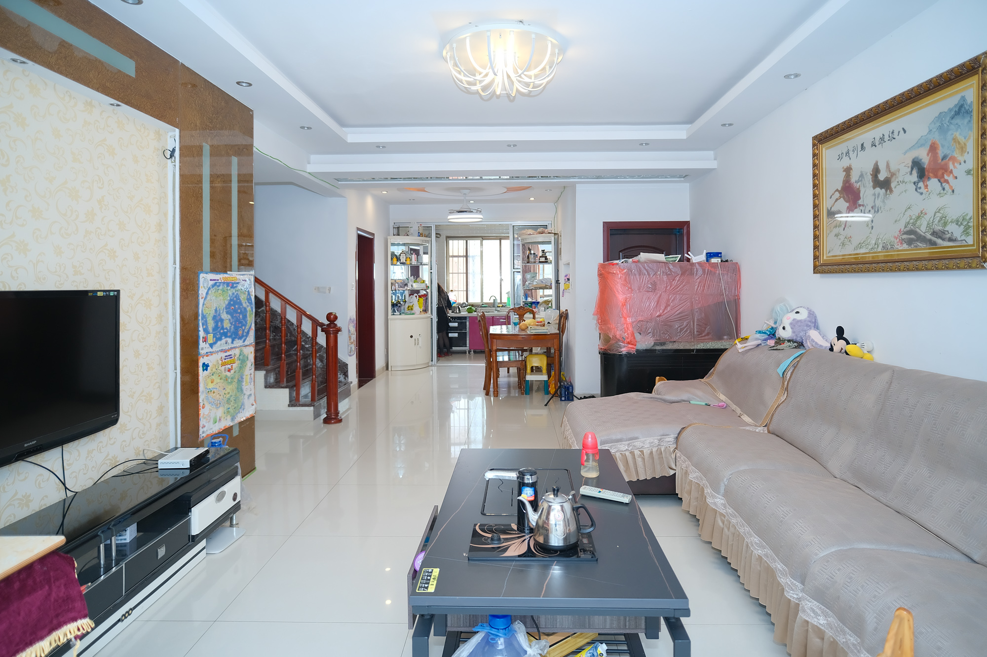 金鹰机电大市场 4室2厅1卫 91.0万 金鹰机电大市场 4室2厅1卫 91.0万客厅