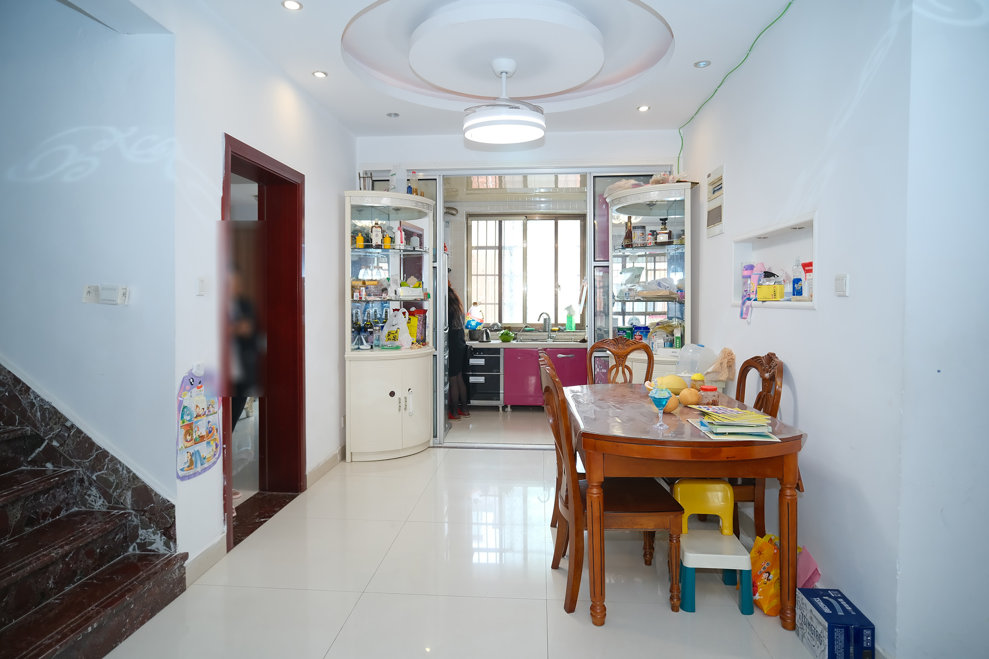 金鹰机电大市场 4室2厅1卫 91.0万 金鹰机电大市场 4室2厅1卫 91.0万客厅