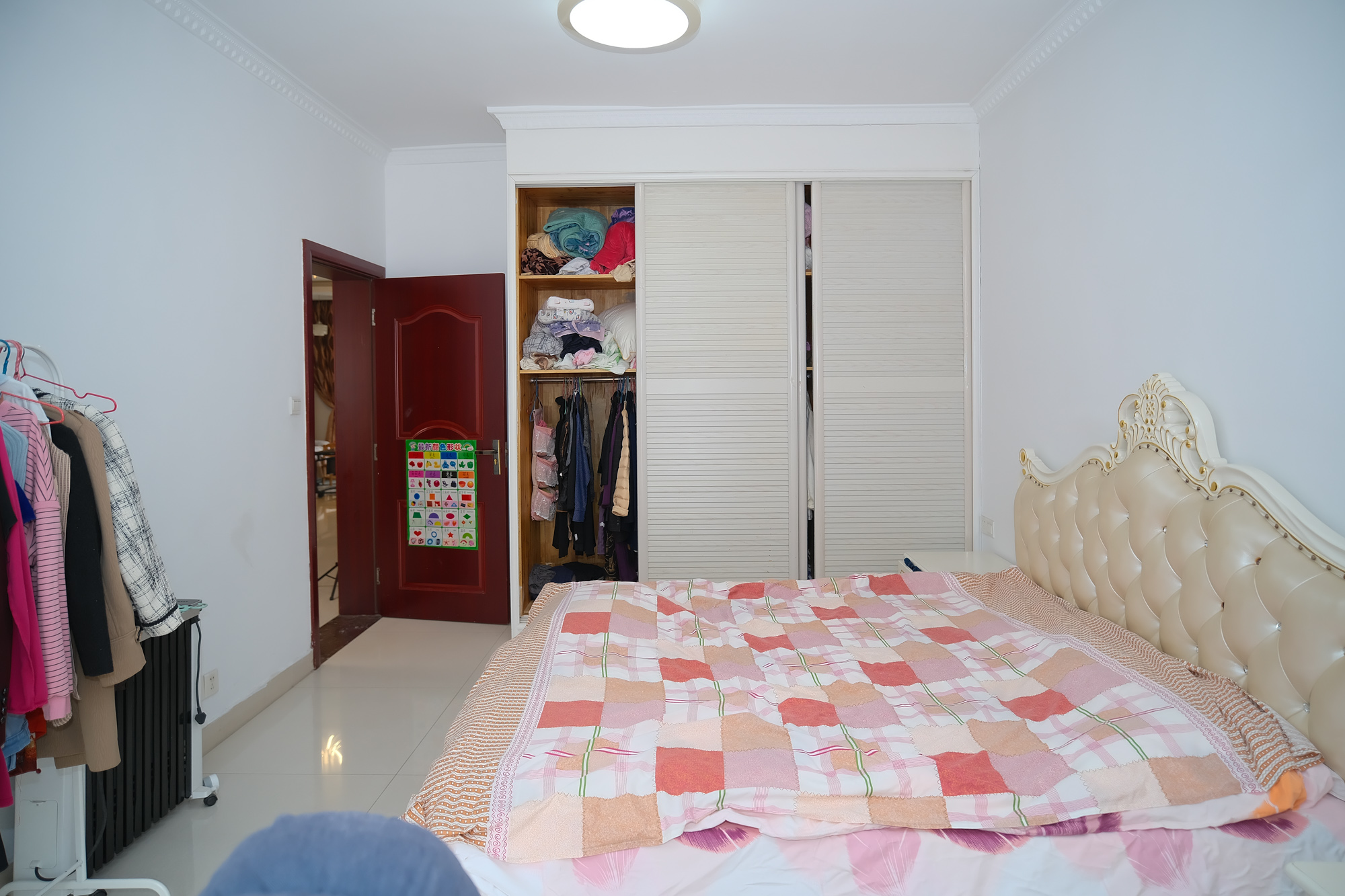 金鹰机电大市场 4室2厅1卫 91.0万 金鹰机电大市场 4室2厅1卫 91.0万卧室