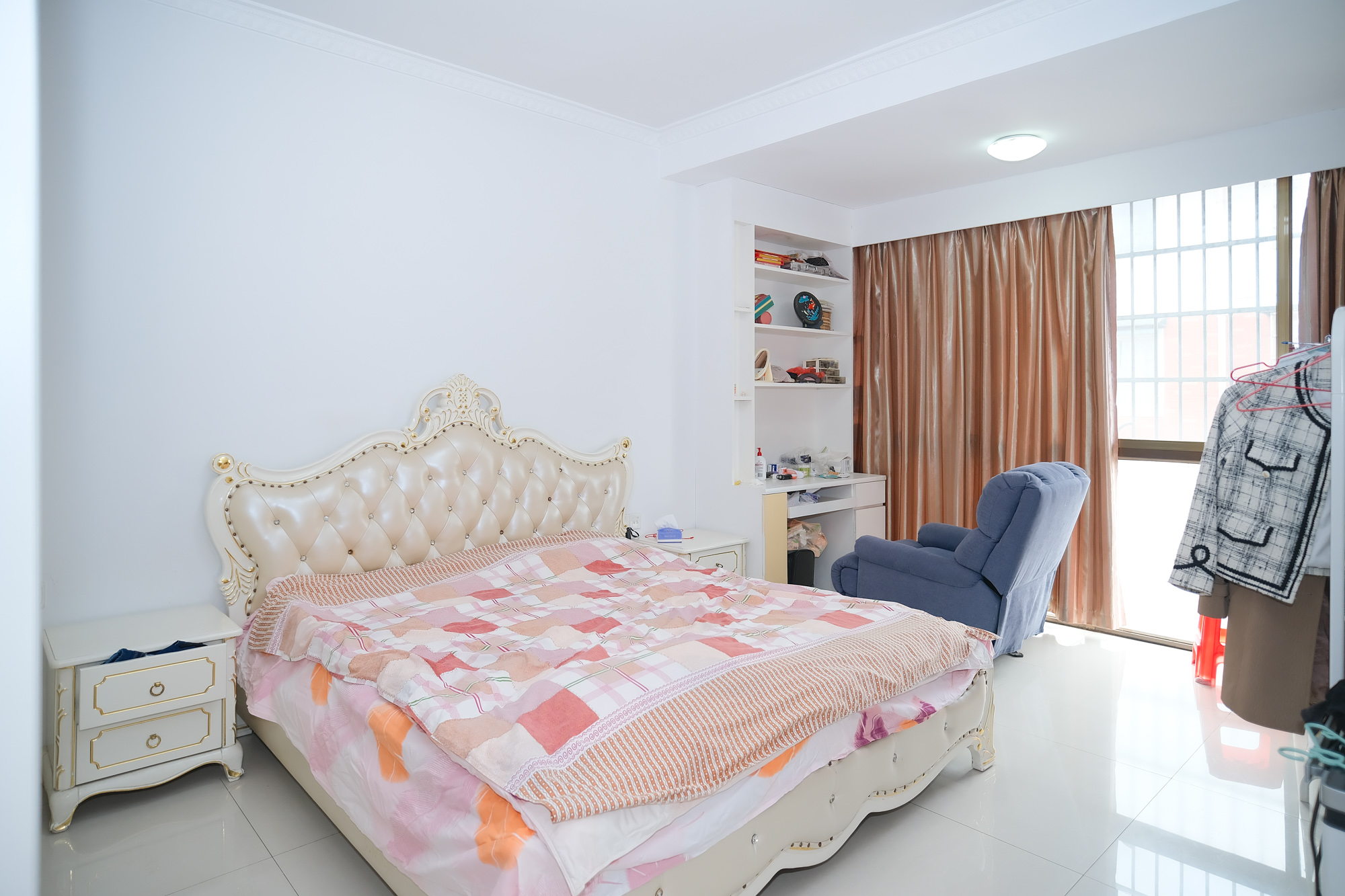 金鹰机电大市场 4室2厅1卫 91.0万 金鹰机电大市场 4室2厅1卫 91.0万卧室