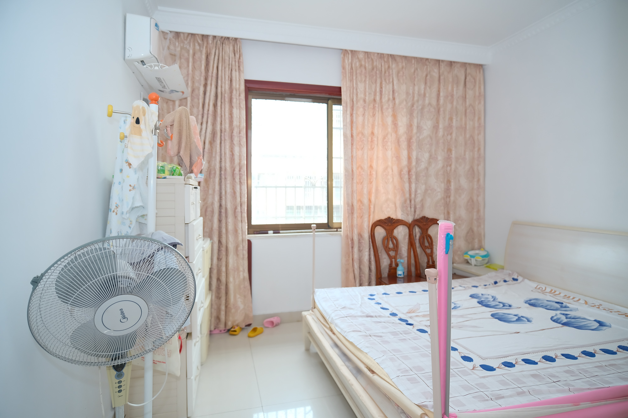 金鹰机电大市场 4室2厅1卫 91.0万 金鹰机电大市场 4室2厅1卫 91.0万卧室