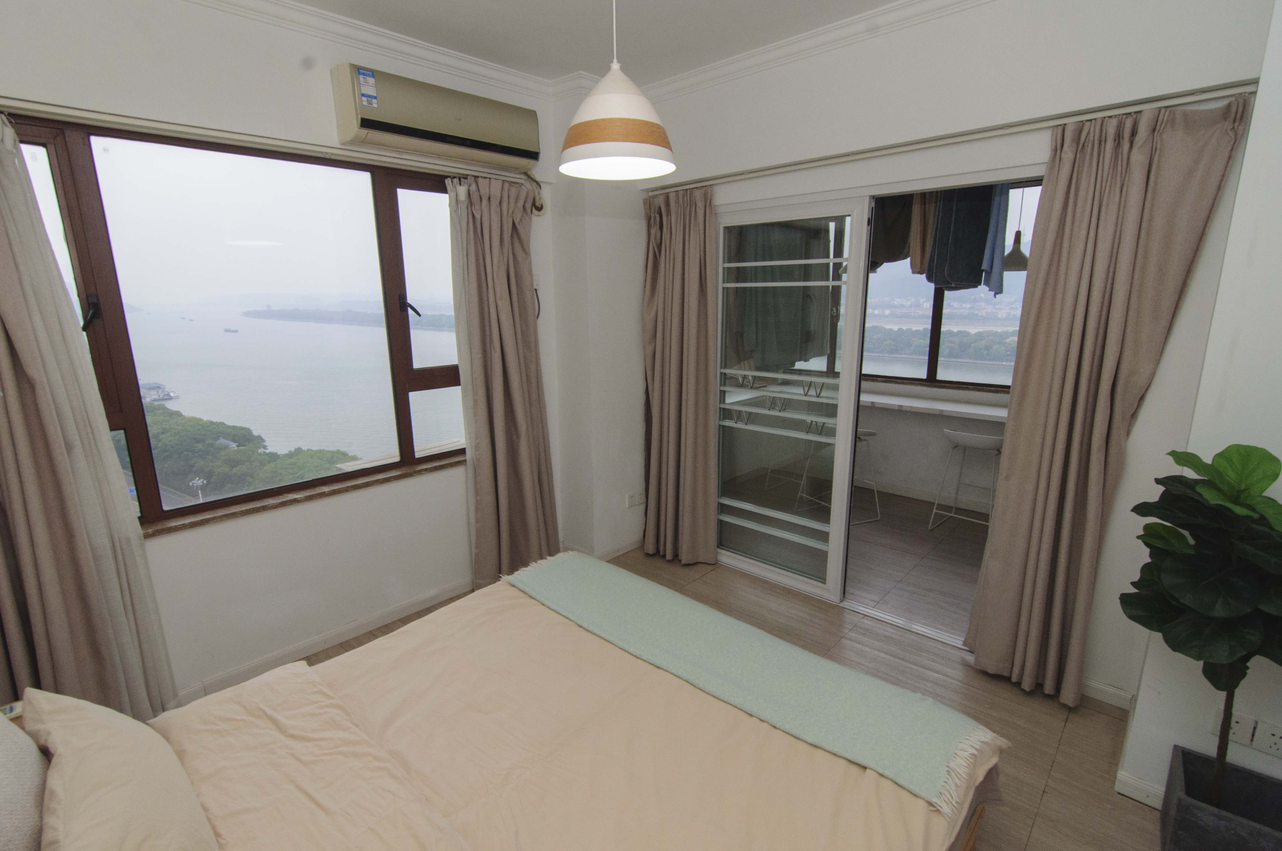 汇源大厦  2室2厅1卫    135.0万卧室