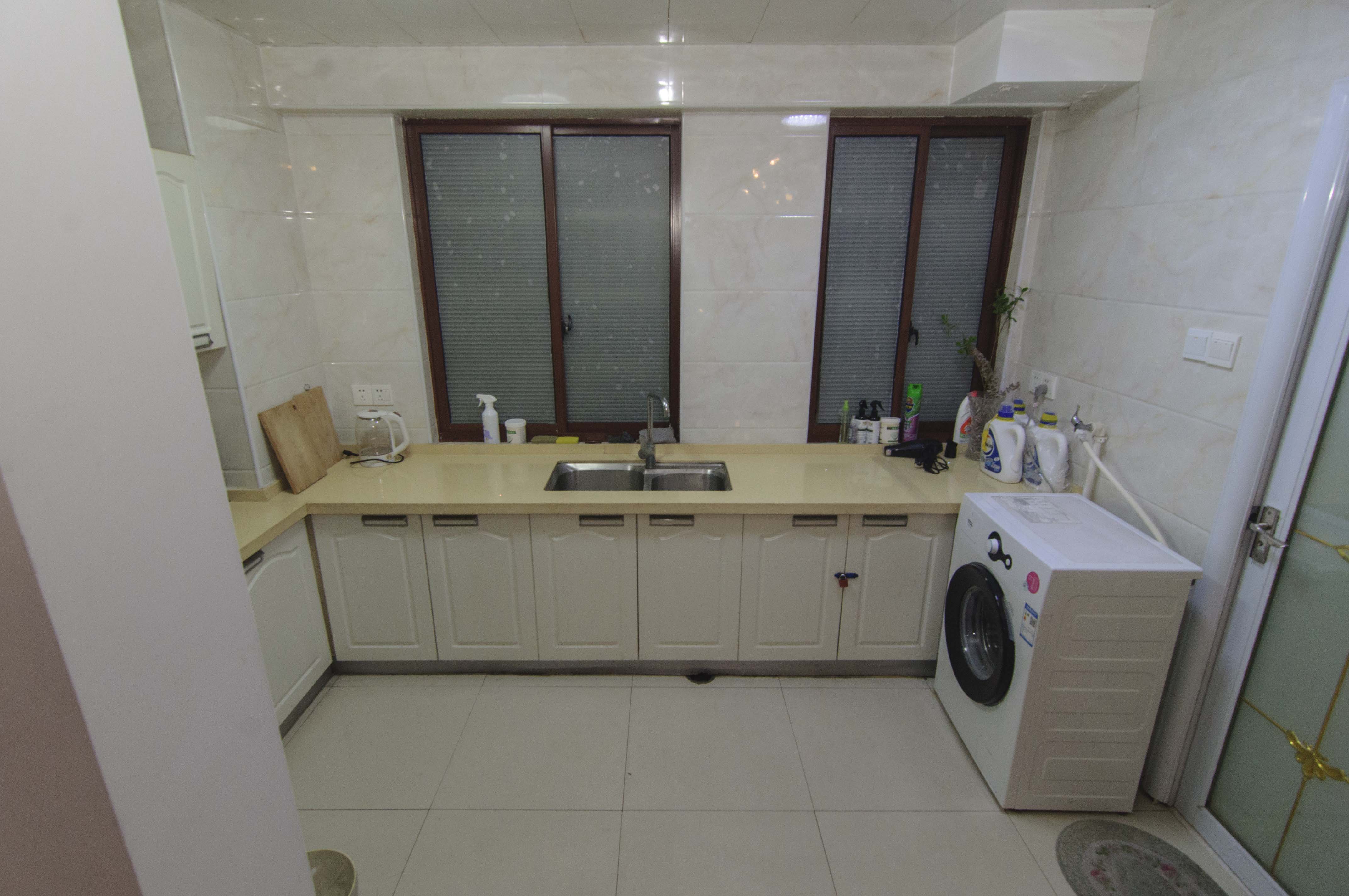 汇源大厦  2室2厅1卫    135.0万厨房