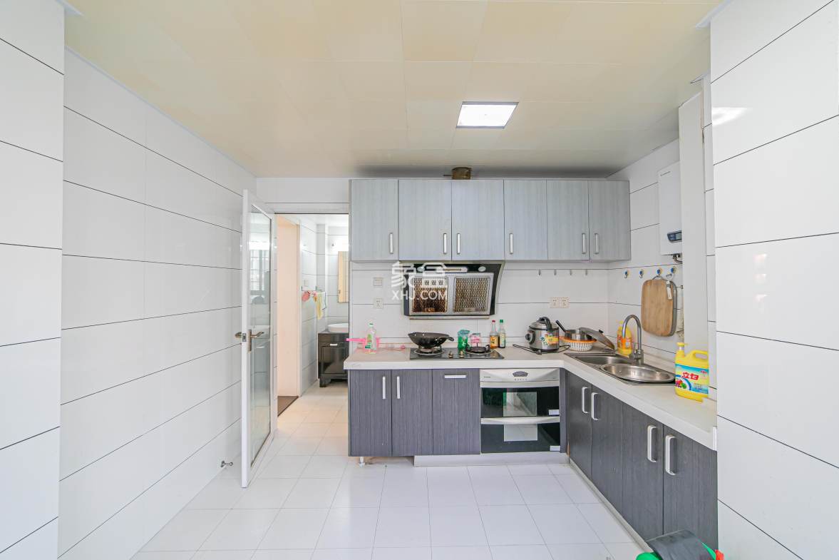 阳光丽景 3室2厅2卫 111.8万 阳光丽景 3室2厅2卫 111.8万厨房