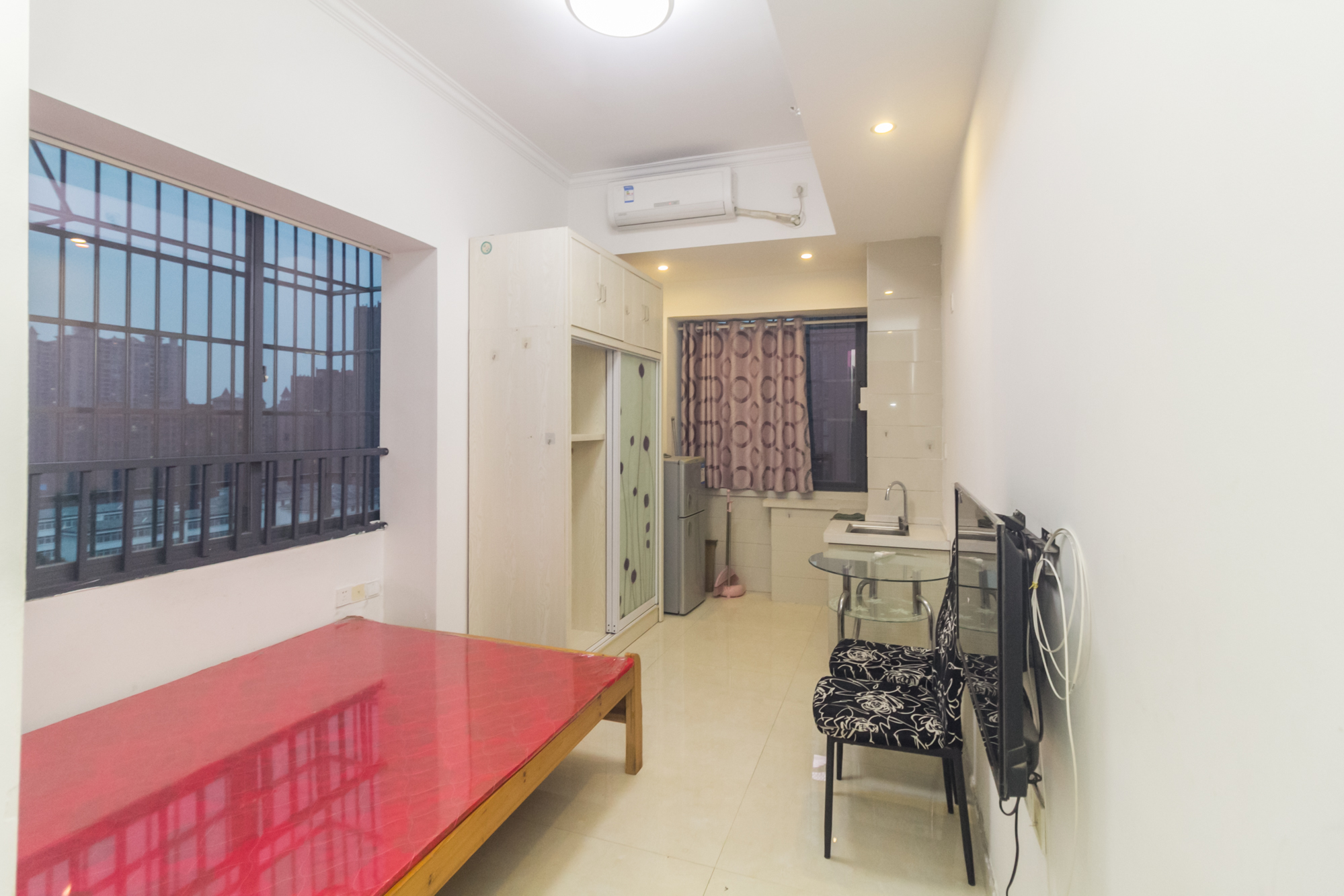 佐佑大厦 1室1厅1卫 18.49万 佐佑大厦 1室1厅1卫 18.49万客厅