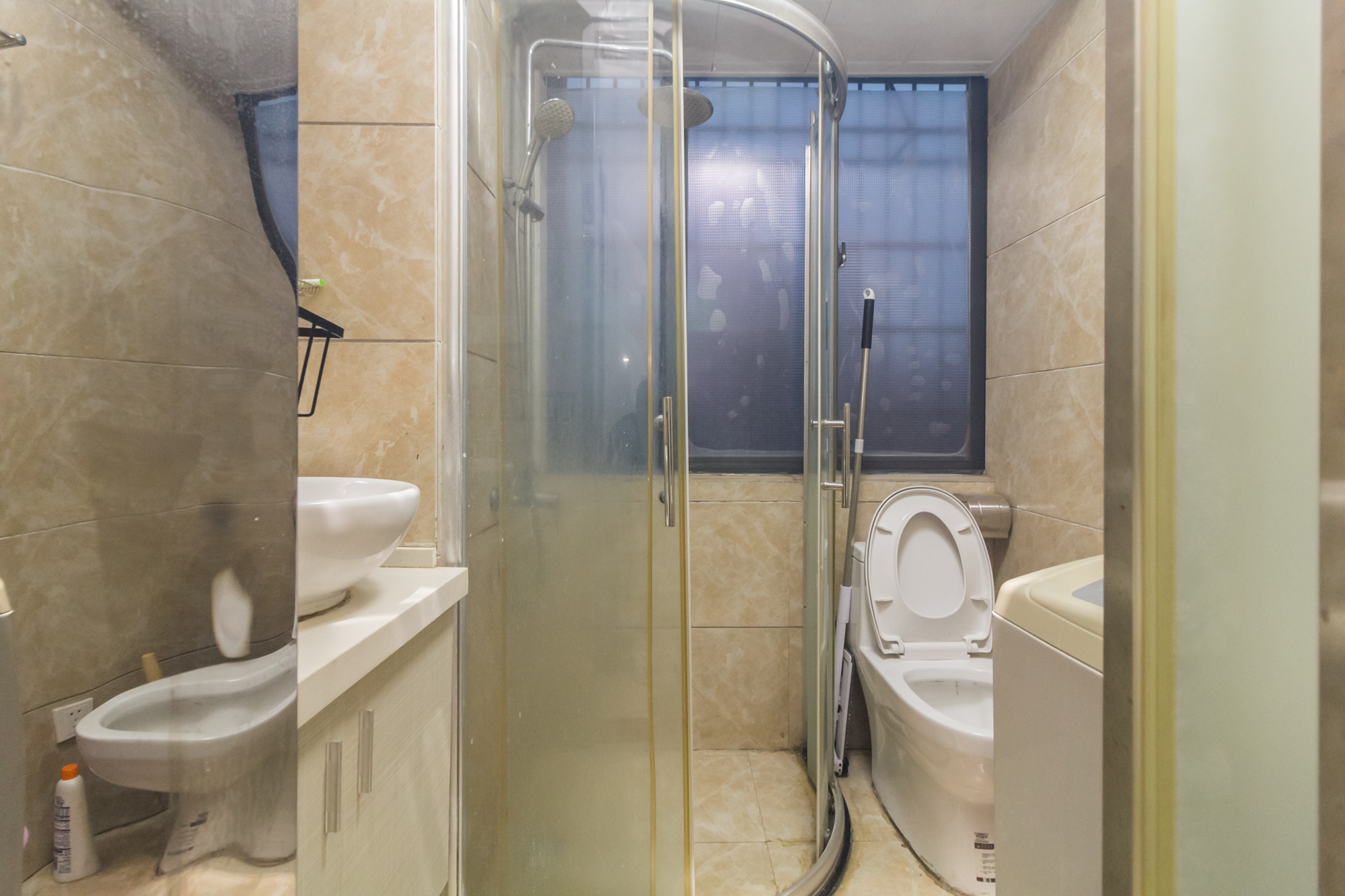 佐佑大厦 1室1厅1卫 18.49万 佐佑大厦 1室1厅1卫 18.49万卫生间