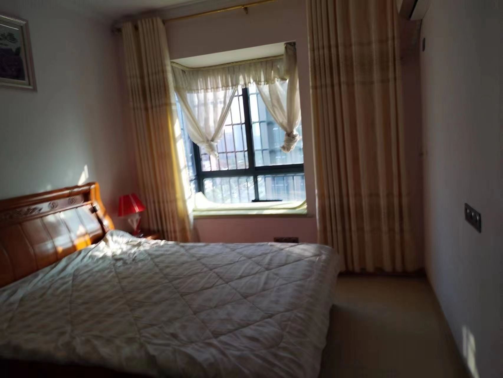 上东一城  3室2厅1卫   1800.00元/月室内图