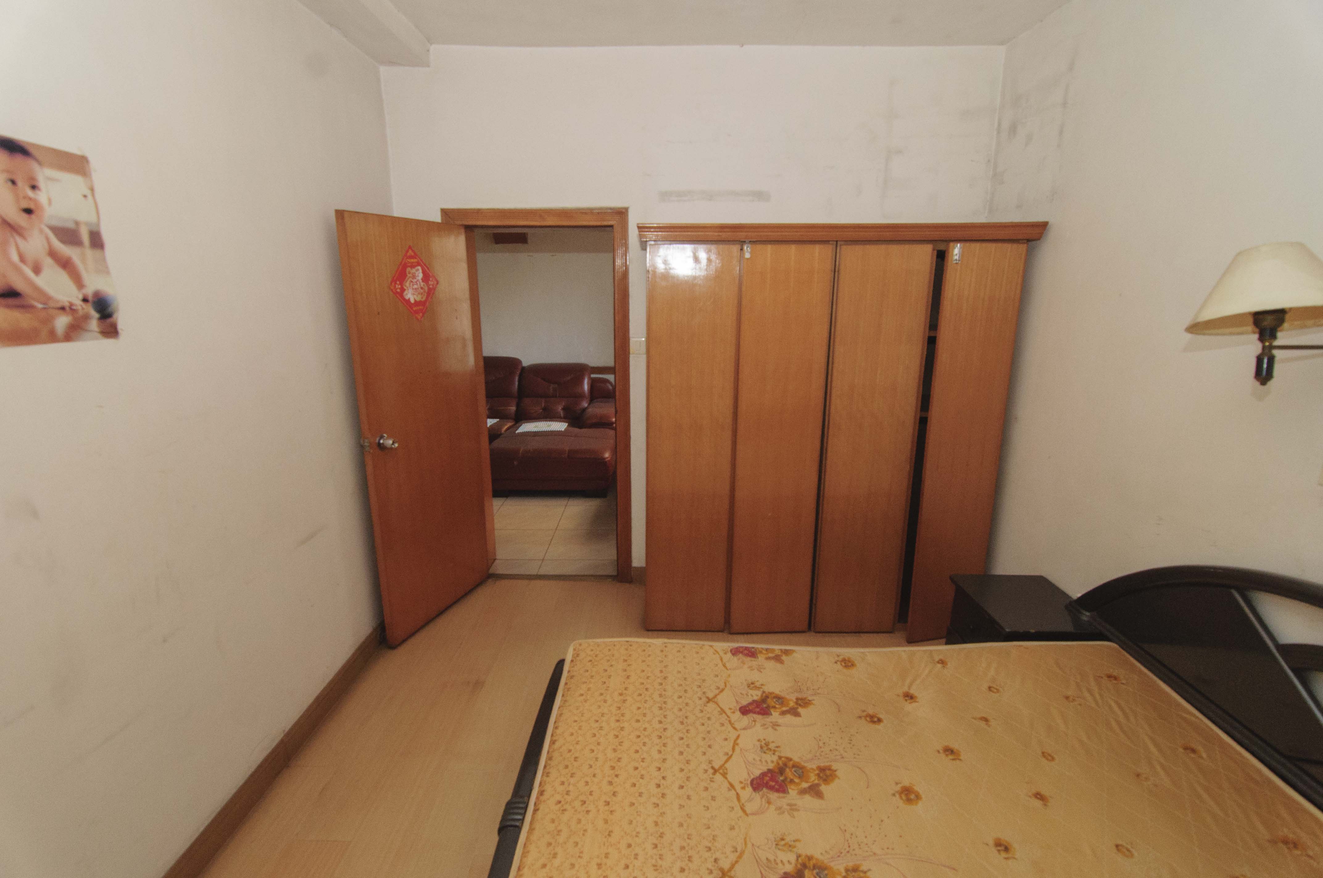 涂家沖社區(qū)（涂新小區(qū)、農(nóng)商銀行宿舍）  3室2廳1衛(wèi)    99.7萬(wàn)臥室