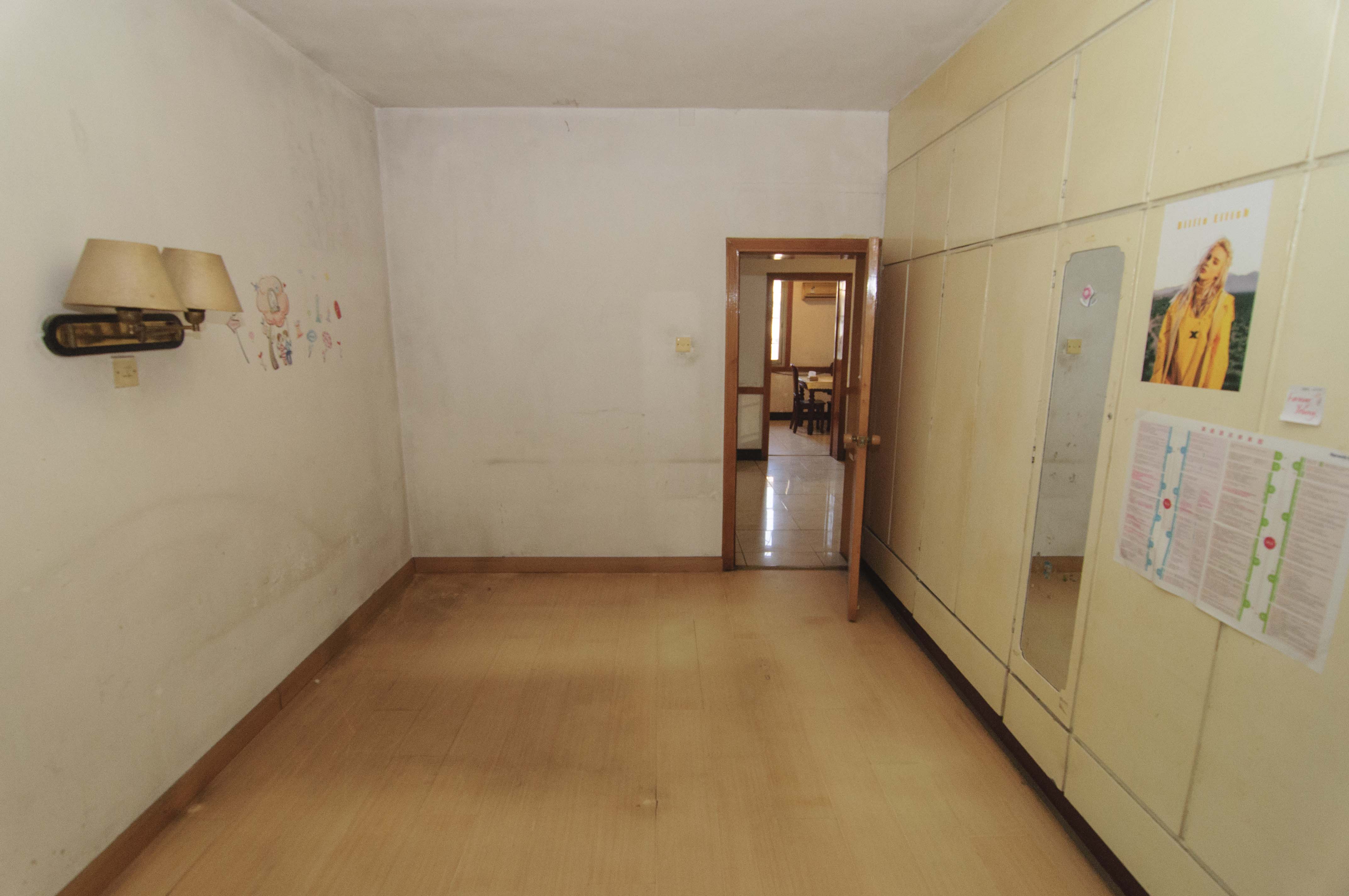 涂家沖社區(qū)（涂新小區(qū)、農(nóng)商銀行宿舍）  3室2廳1衛(wèi)    99.7萬(wàn)臥室