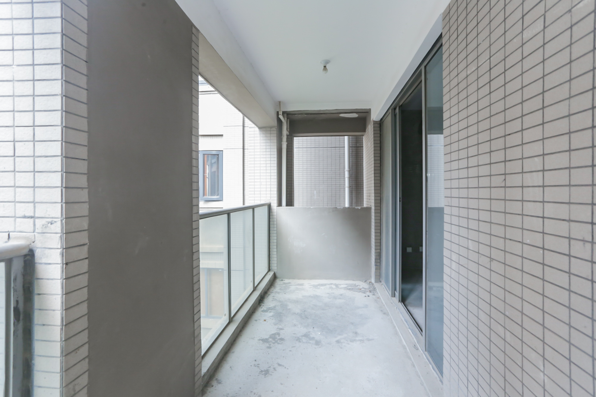 八方小区C区  3室2厅2卫   409.00万阳台