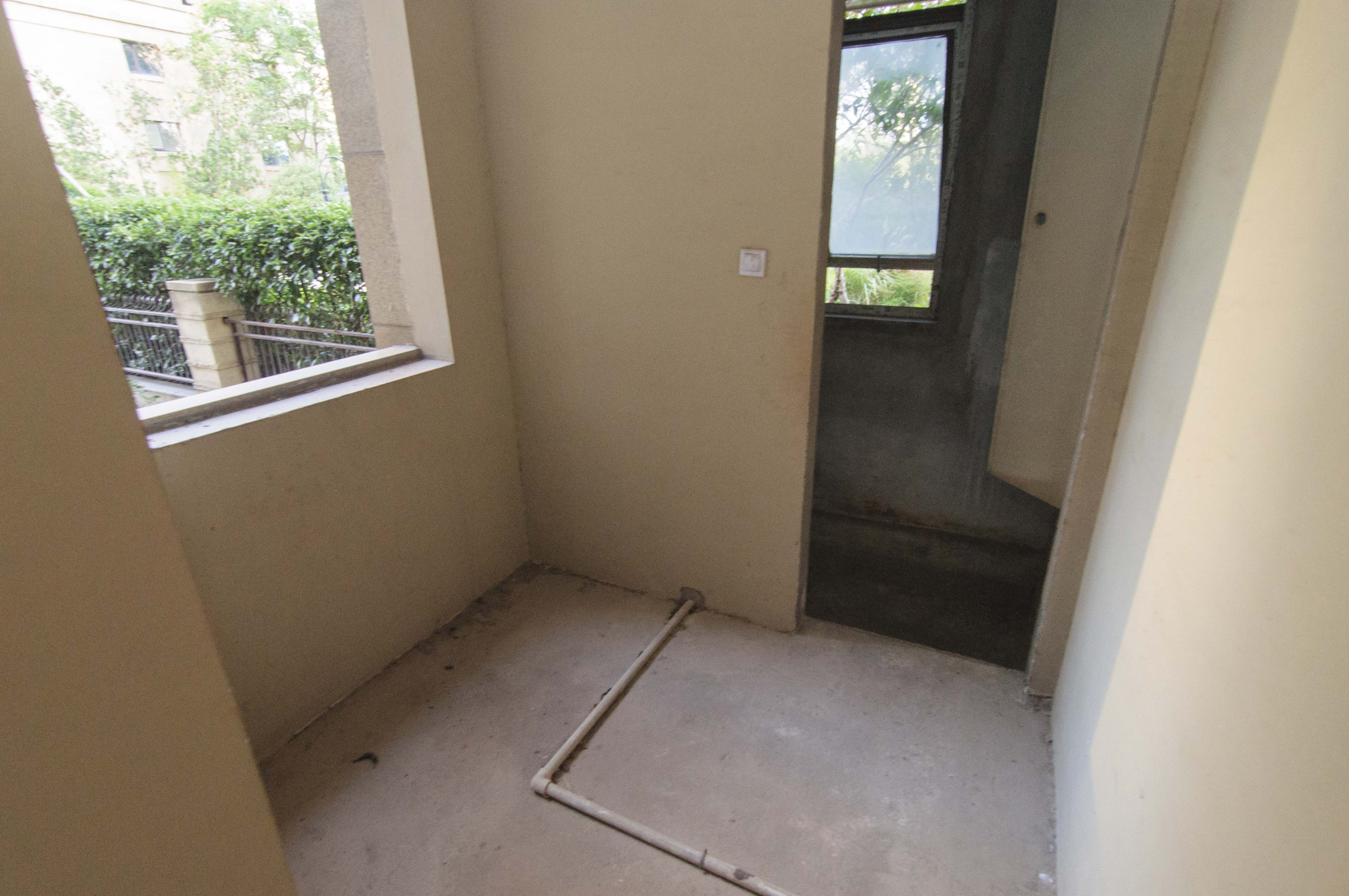 中建江山壹号  4室1厅3卫   608.00万其他