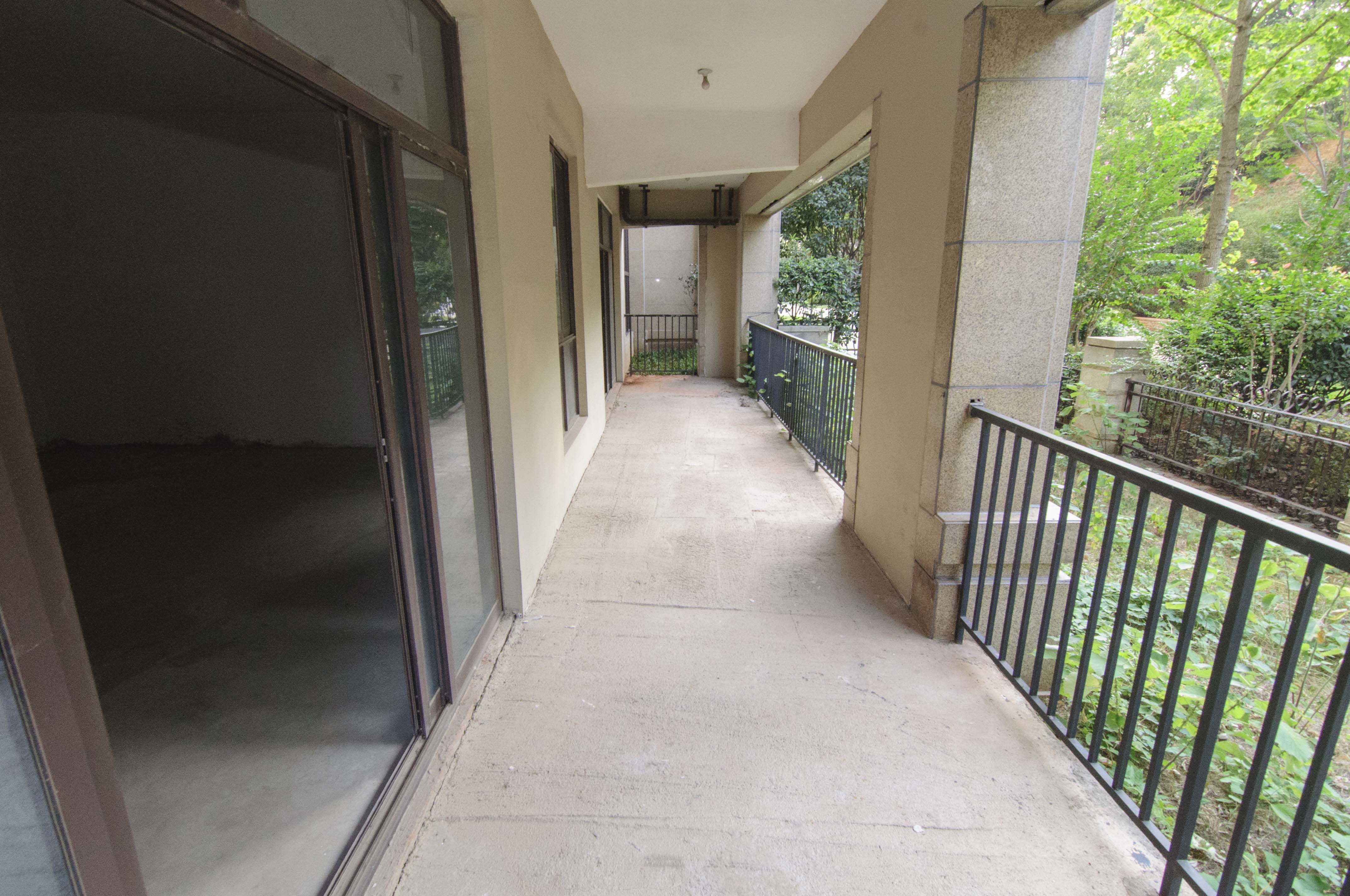 中建江山壹号  4室1厅3卫   608.00万其他