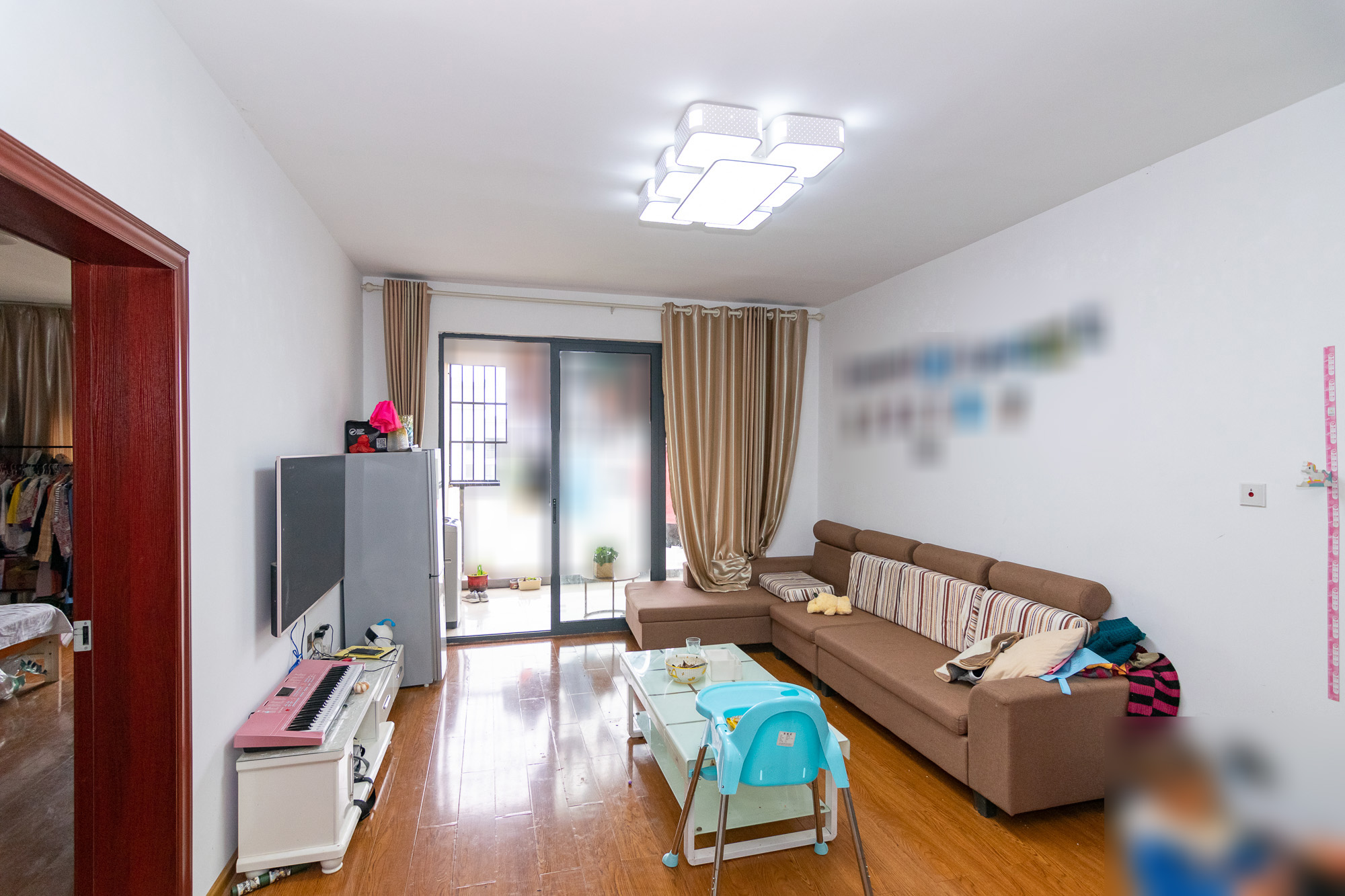 明发国际城 3室2厅2卫 72.0万 明发国际城 3室2厅2卫 72.0万客厅