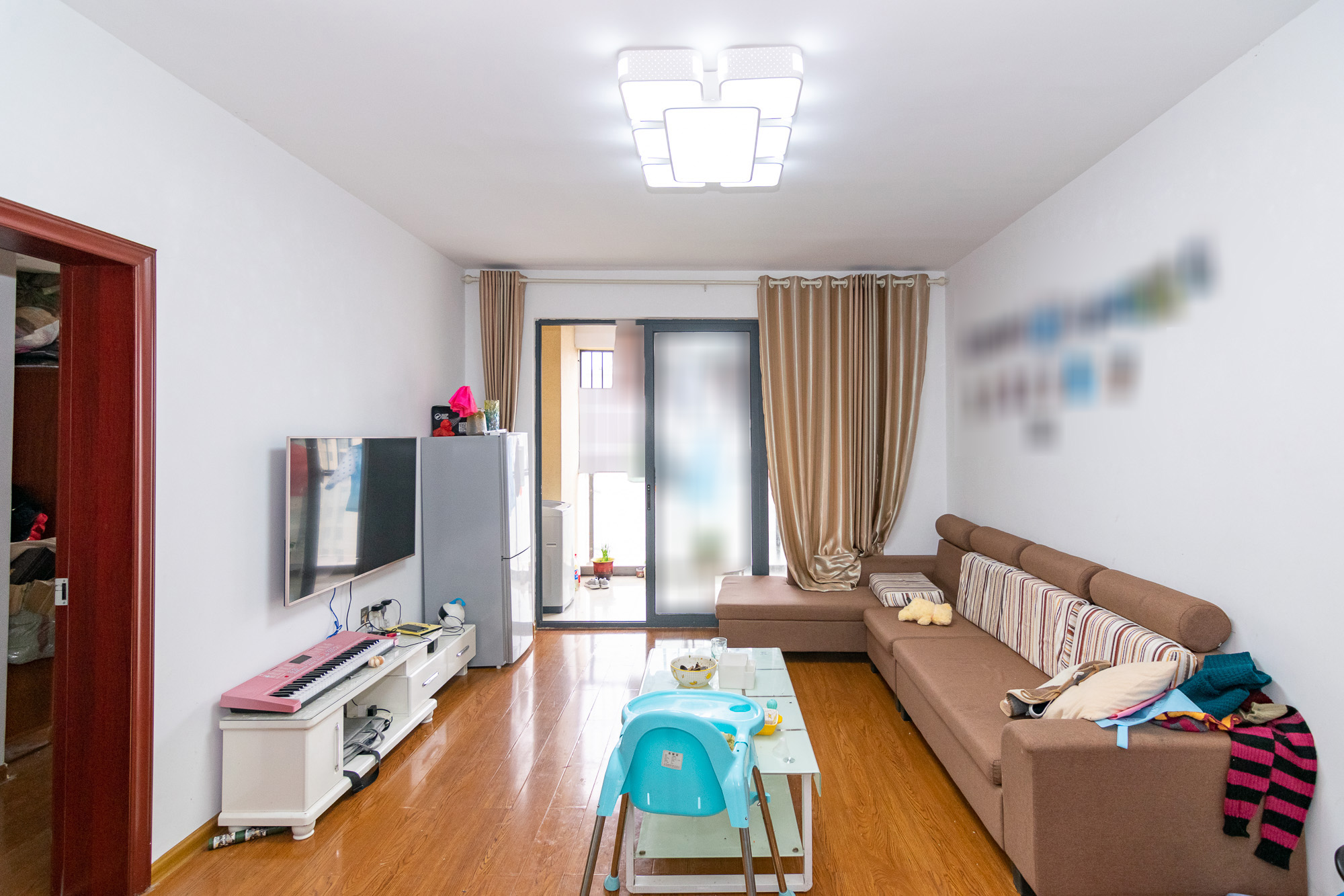 明发国际城 3室2厅2卫 72.0万 明发国际城 3室2厅2卫 72.0万客厅