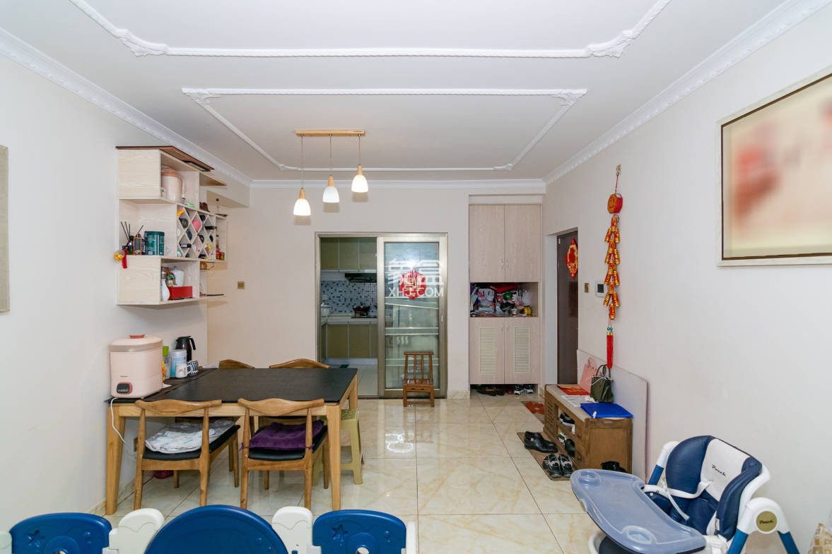 金地三千府(金地湖山樾、金地自在城) 3室2厅1卫 56.0万 金地三千府(金地湖山樾、金地自在城) 3室2厅1卫 56.0万客厅