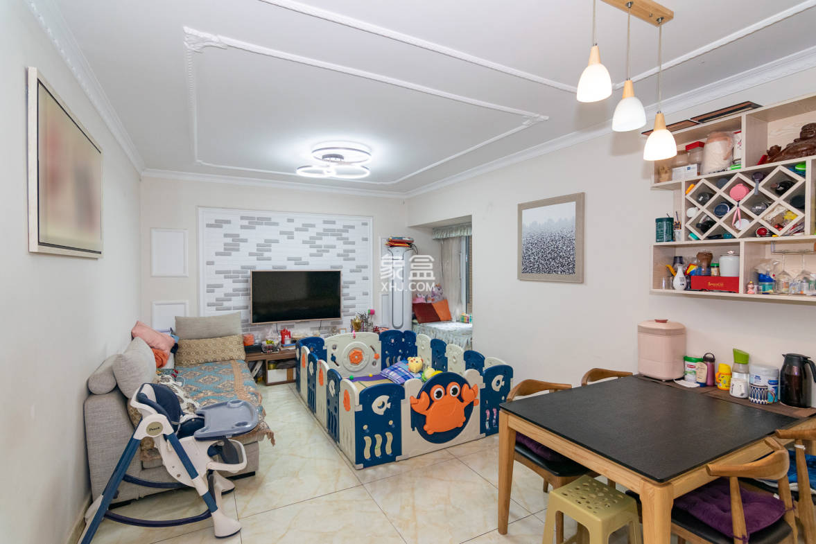 金地三千府(金地湖山樾、金地自在城) 3室2厅1卫 56.0万 金地三千府(金地湖山樾、金地自在城) 3室2厅1卫 56.0万客厅