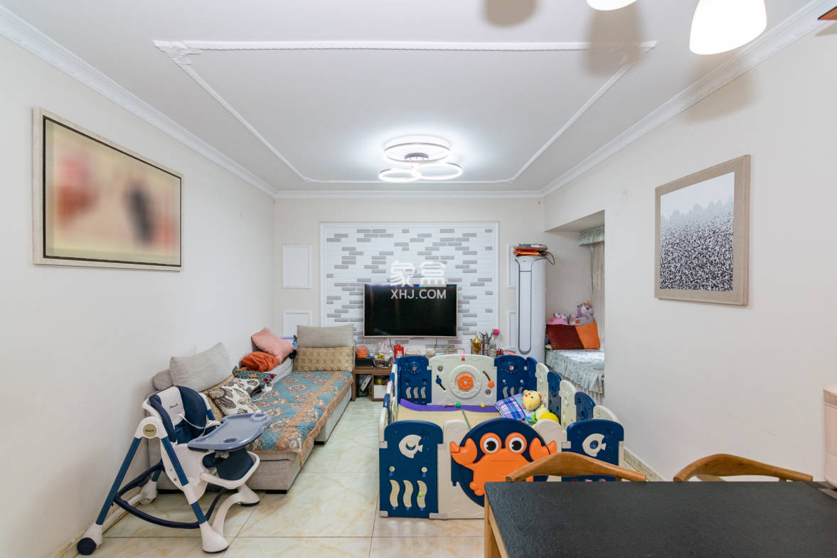 金地三千府(金地湖山樾、金地自在城) 3室2厅1卫 56.0万 金地三千府(金地湖山樾、金地自在城) 3室2厅1卫 56.0万客厅