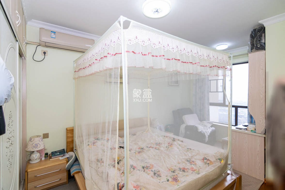 金地三千府(金地湖山樾、金地自在城) 3室2厅1卫 56.0万 金地三千府(金地湖山樾、金地自在城) 3室2厅1卫 56.0万卧室