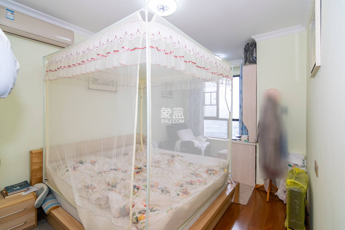 金地三千府(金地湖山樾、金地自在城) 3室2厅1卫 56.0万 金地三千府(金地湖山樾、金地自在城) 3室2厅1卫 56.0万卧室