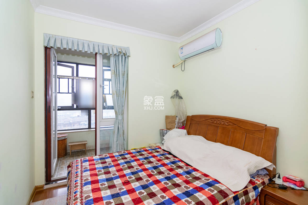 金地三千府(金地湖山樾、金地自在城) 3室2厅1卫 56.0万 金地三千府(金地湖山樾、金地自在城) 3室2厅1卫 56.0万卧室