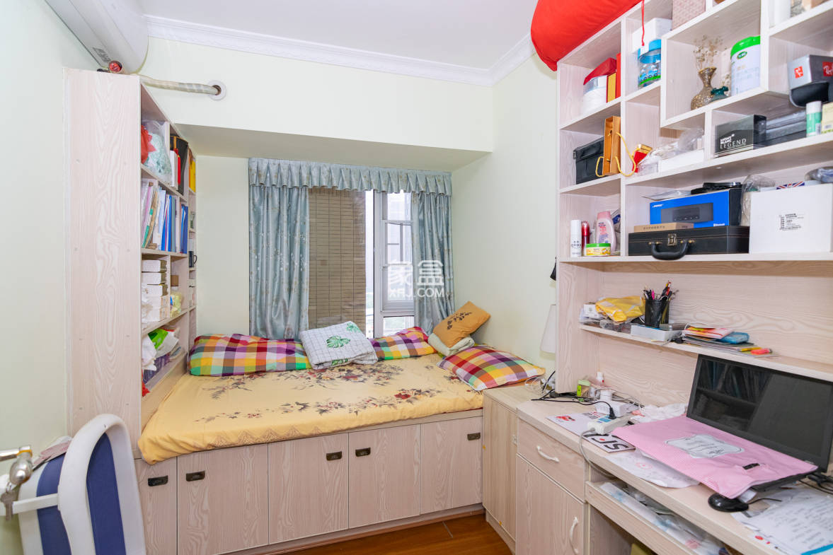 金地三千府(金地湖山樾、金地自在城) 3室2厅1卫 56.0万 金地三千府(金地湖山樾、金地自在城) 3室2厅1卫 56.0万卧室