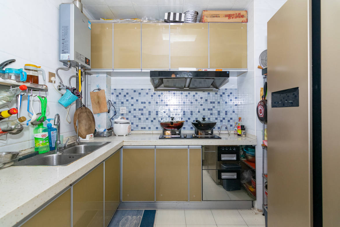 金地三千府(金地湖山樾、金地自在城) 3室2厅1卫 56.0万 金地三千府(金地湖山樾、金地自在城) 3室2厅1卫 56.0万厨房