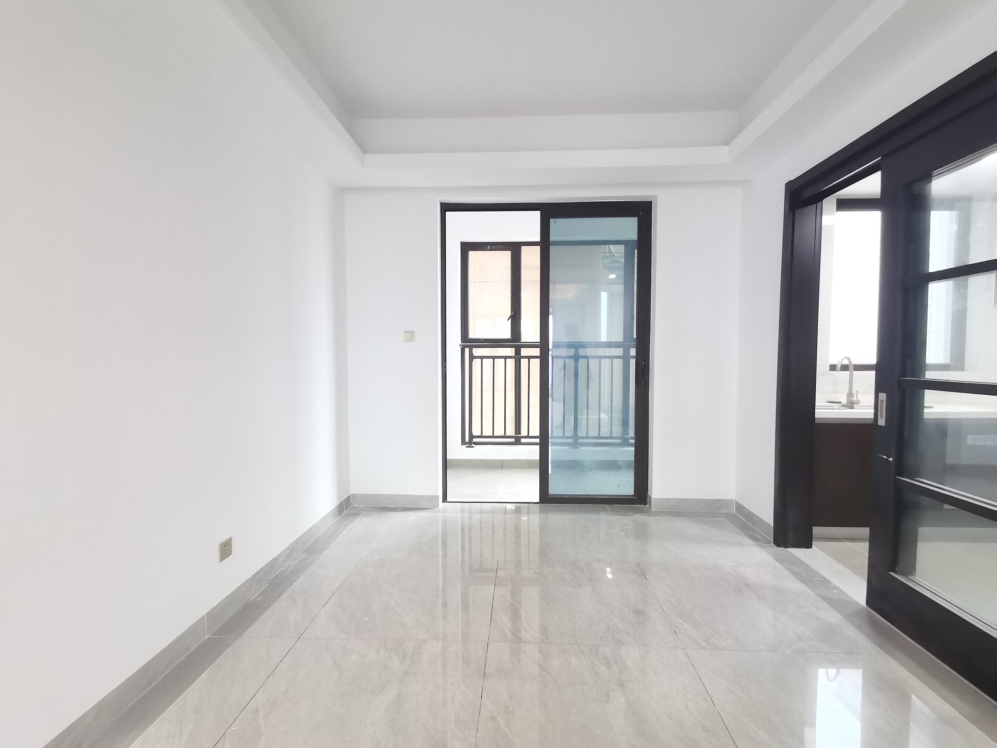 美的雪峰山 4室2厅2卫 98.00万 美的雪峰山 4室2厅2卫 98.00万室内图