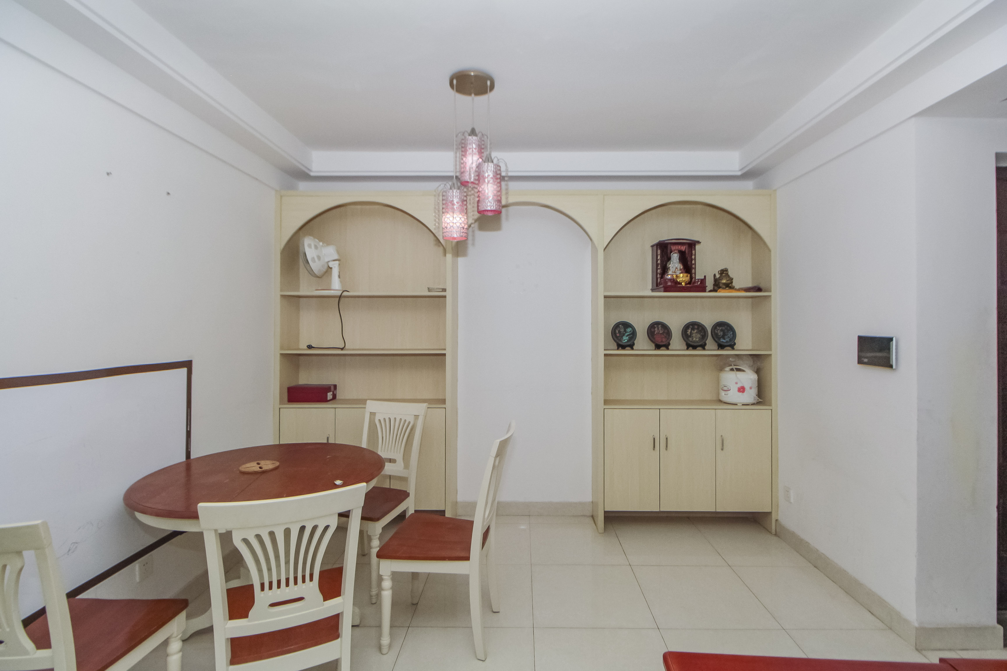 中海国际三期  3室2厅1卫    72.0万客厅