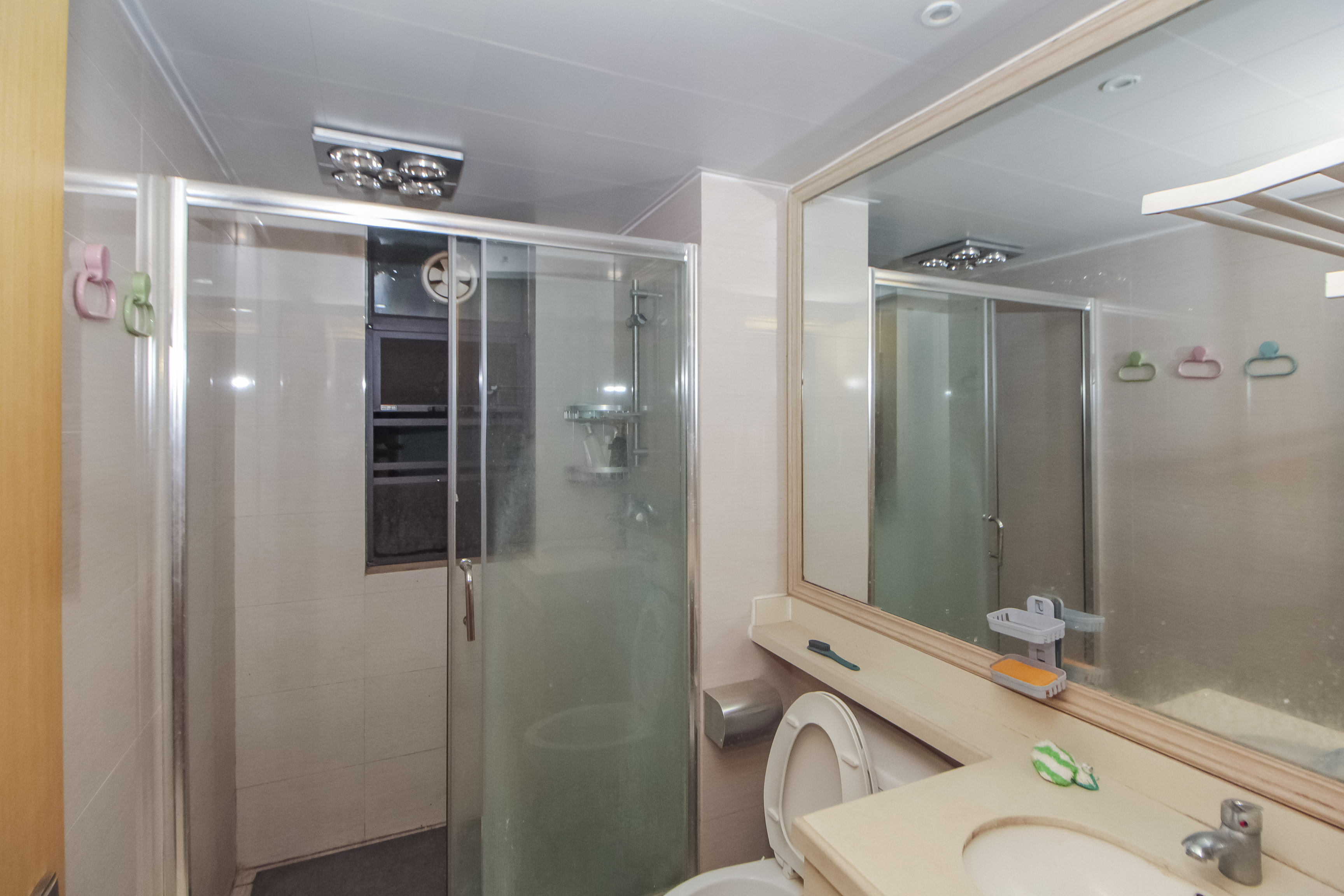 中海国际三期  3室2厅1卫    72.0万卫生间