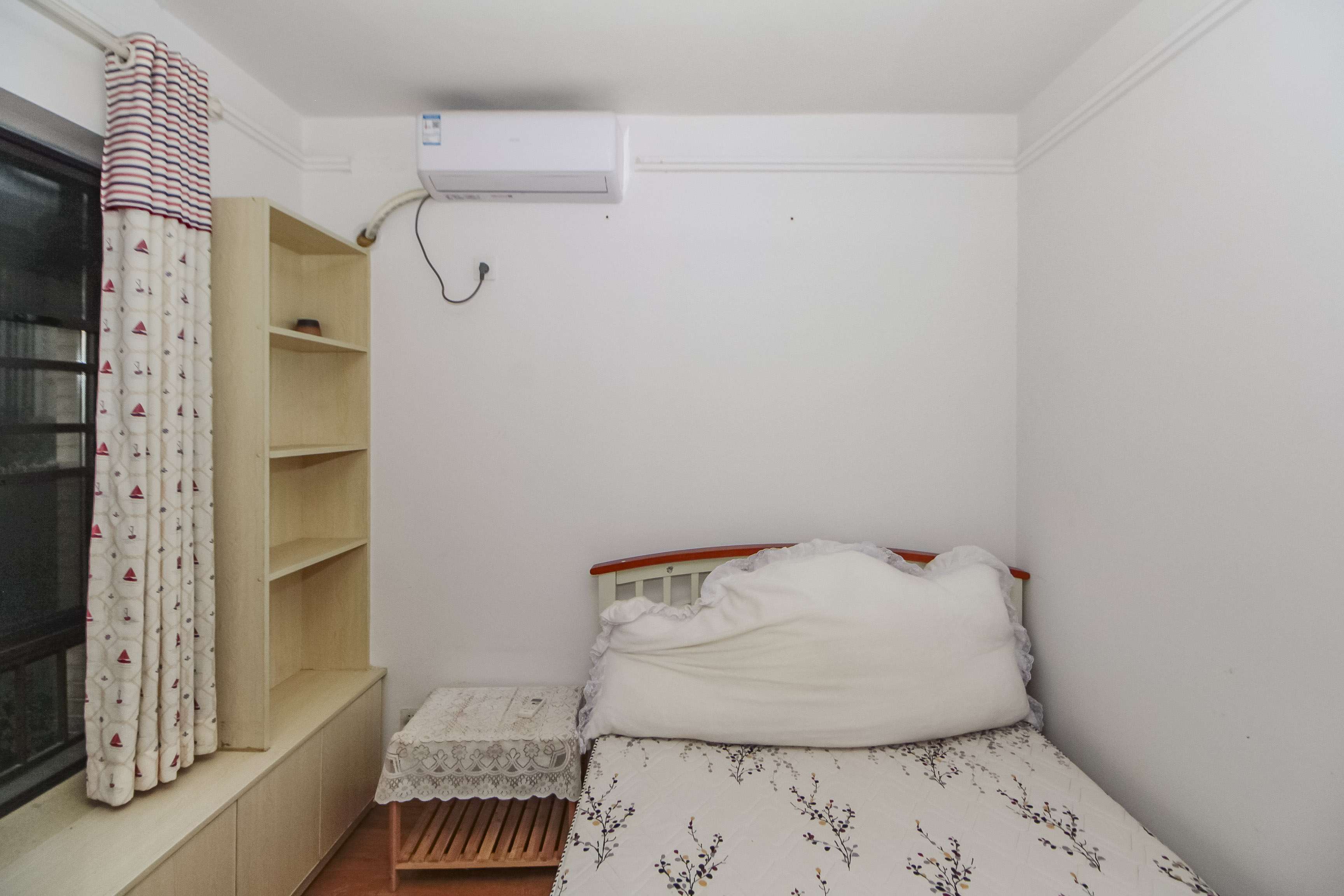 中海国际三期  3室2厅1卫    72.0万卧室