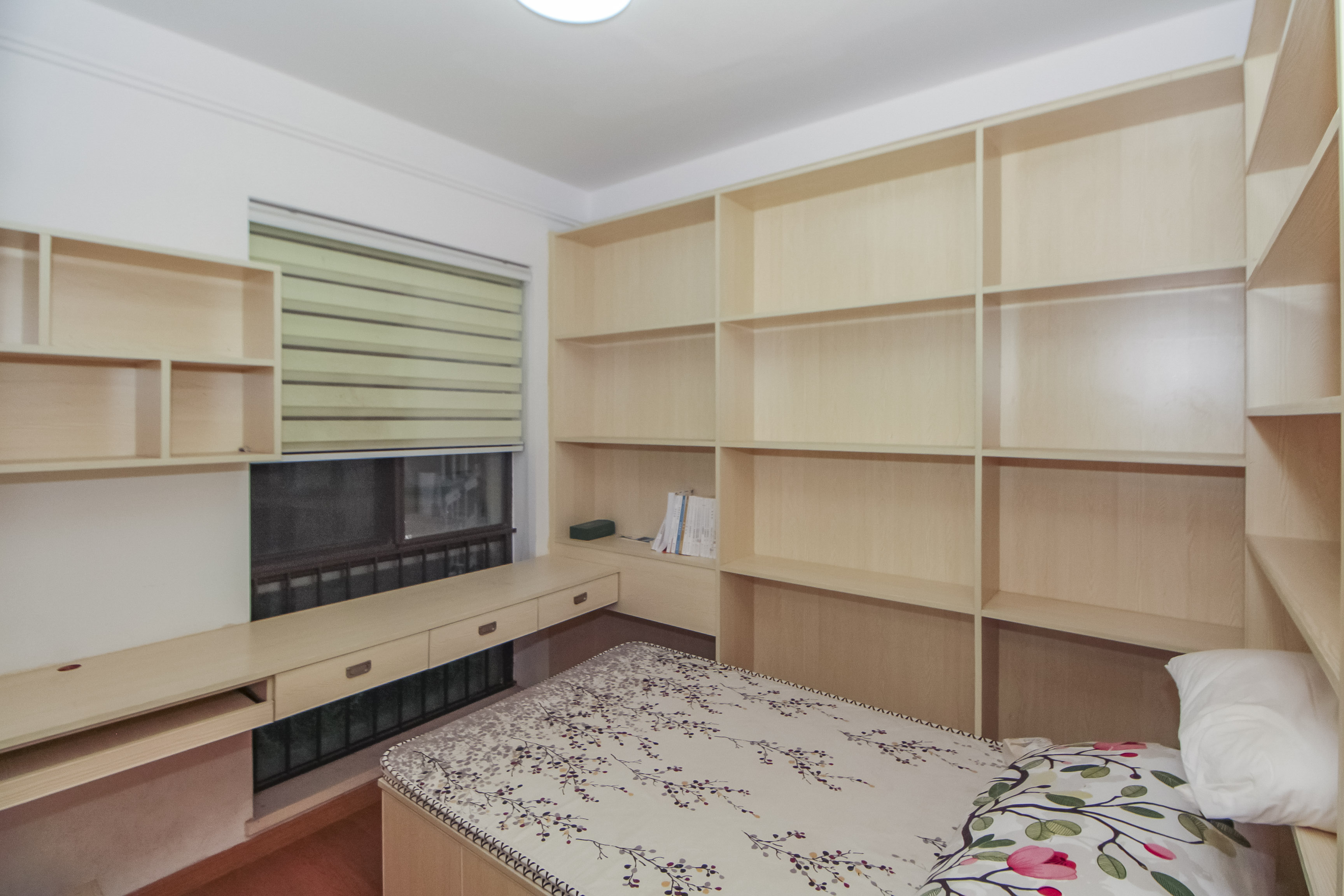 中海国际三期  3室2厅1卫    72.0万卧室