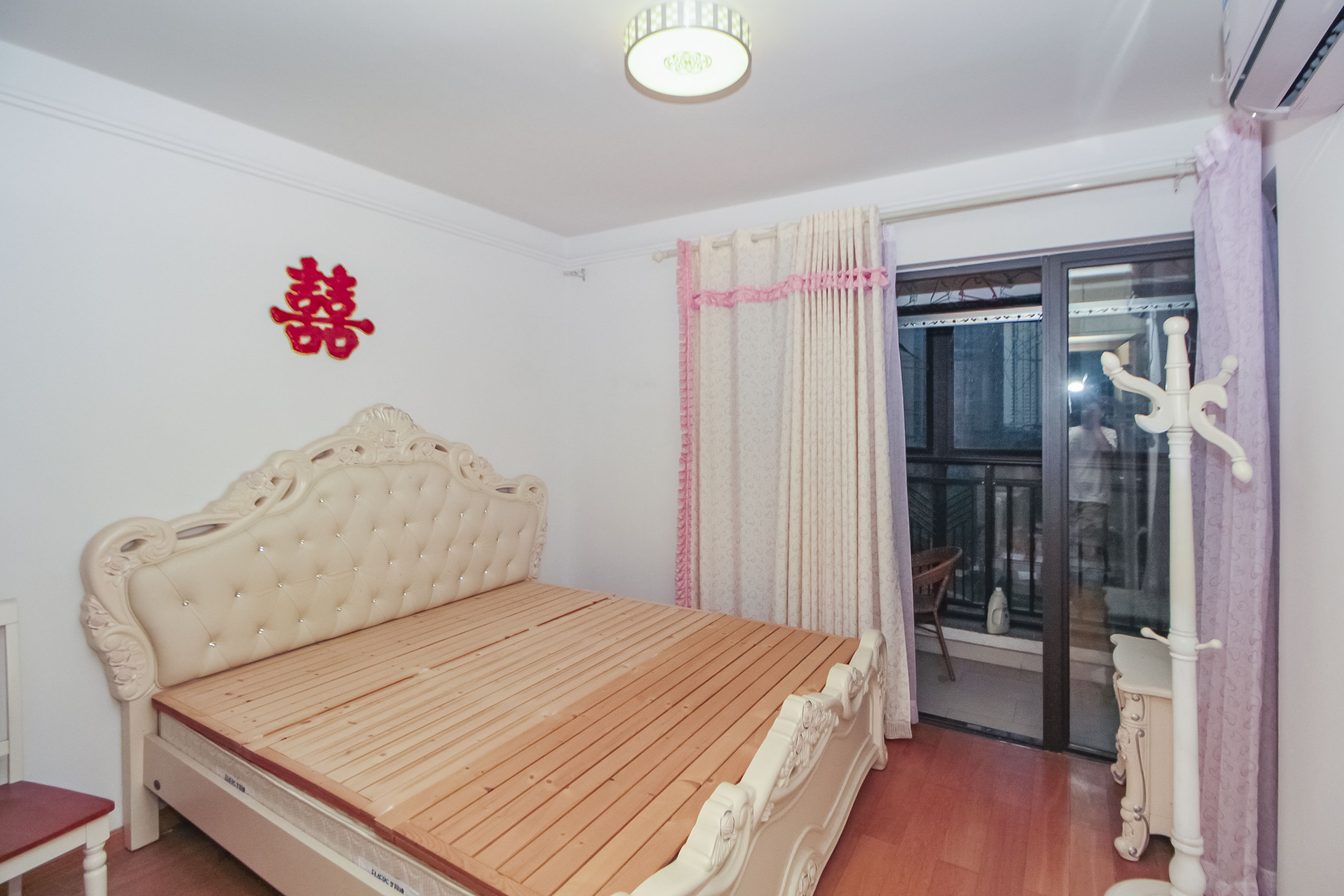 中海国际三期  3室2厅1卫    72.0万卧室