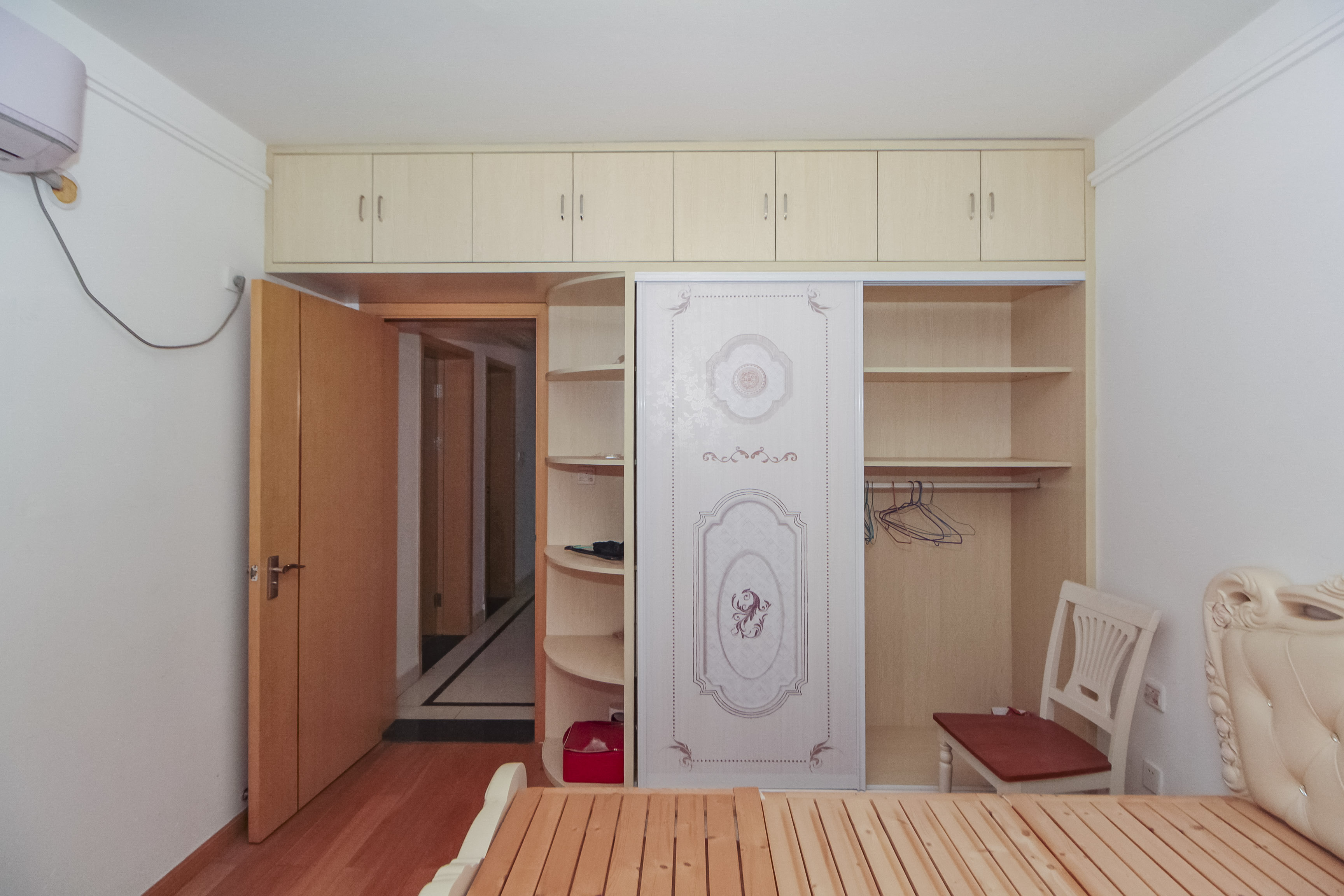 中海国际三期  3室2厅1卫    72.0万卧室